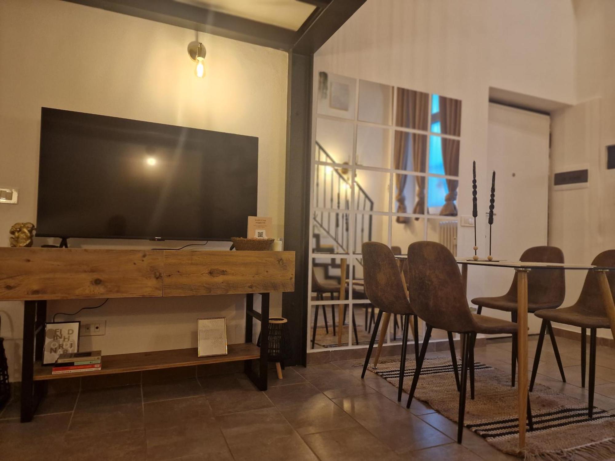 Regina In Porta Romana 3 - Sky Tv, Wifi & Breakfast Box Apartment *