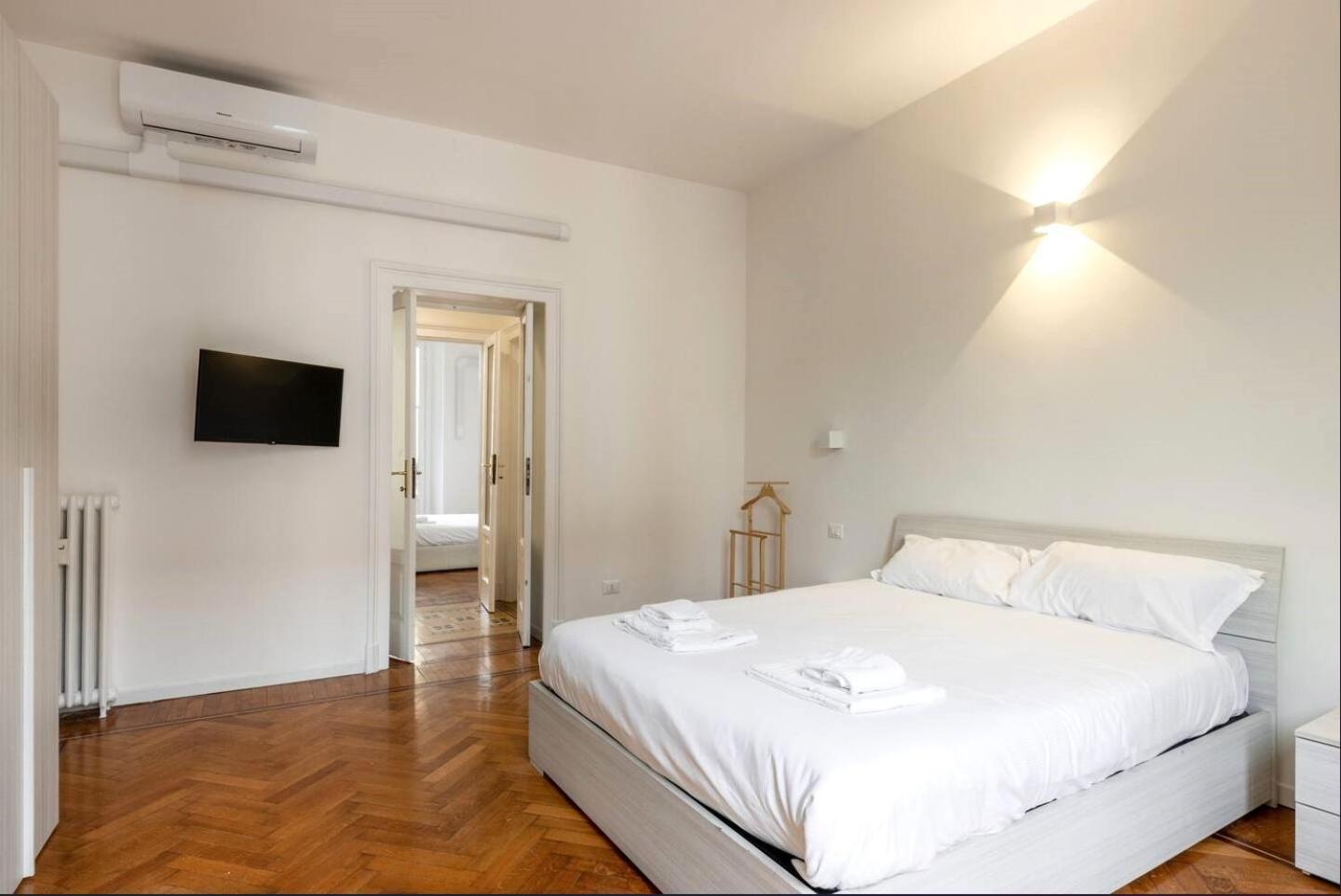 Spacious In Design District By Easylife * Mailand