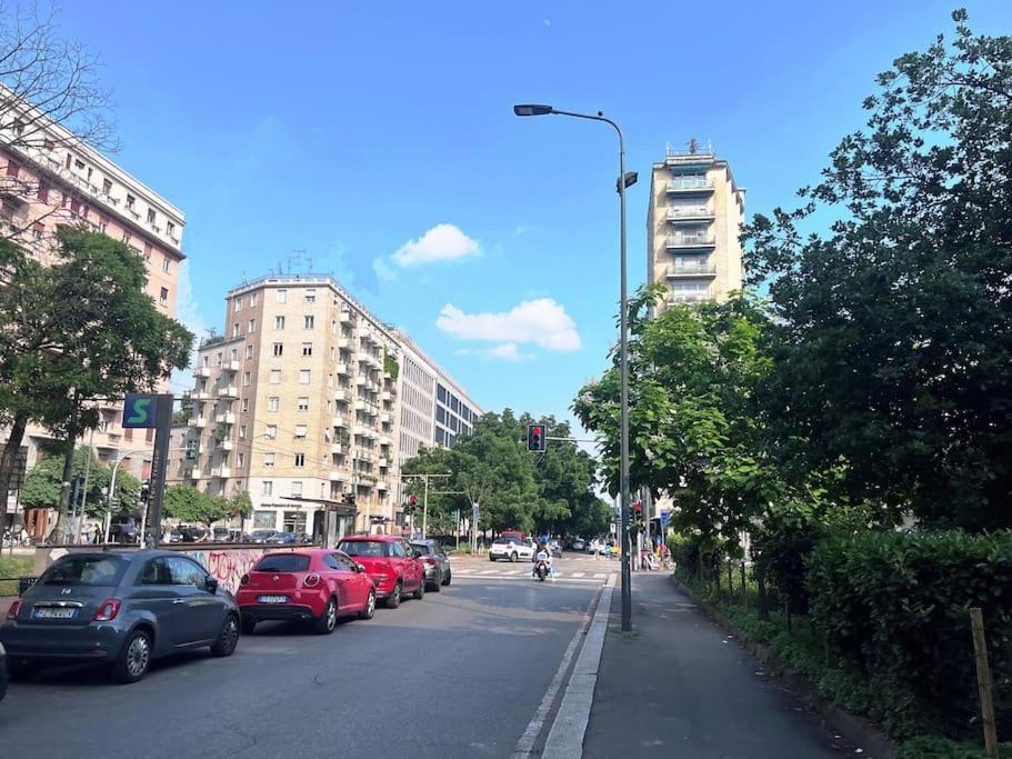 Charming & Bright In The Heart Of - Balcony Apartment Milan