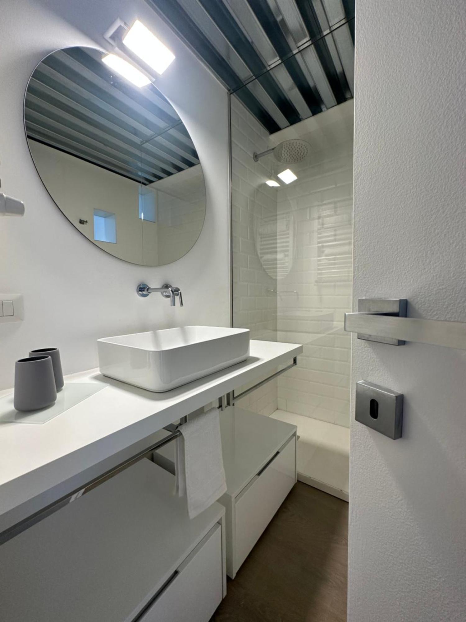 White In Apartment Mailand