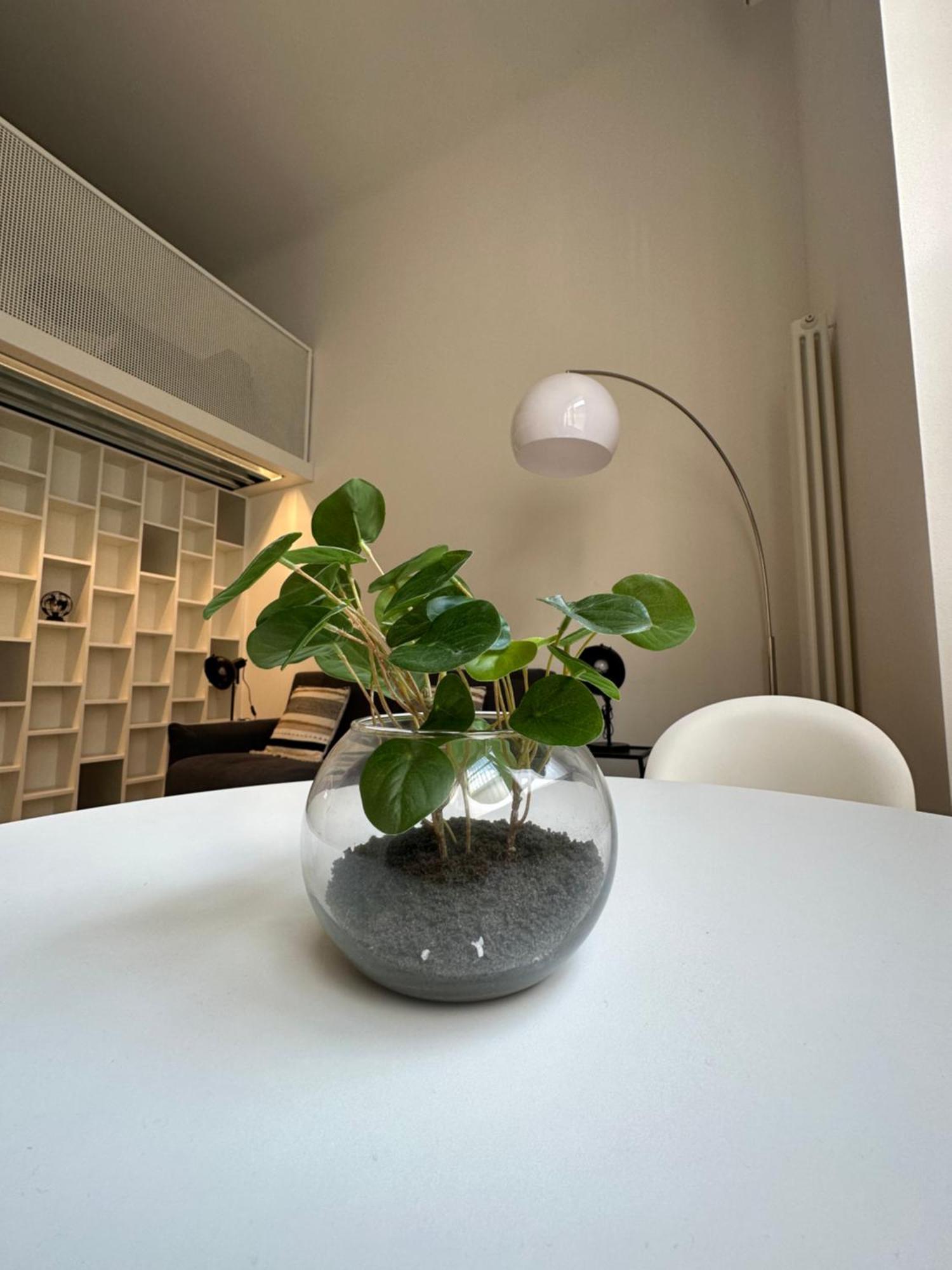 White In Apartment Mailand