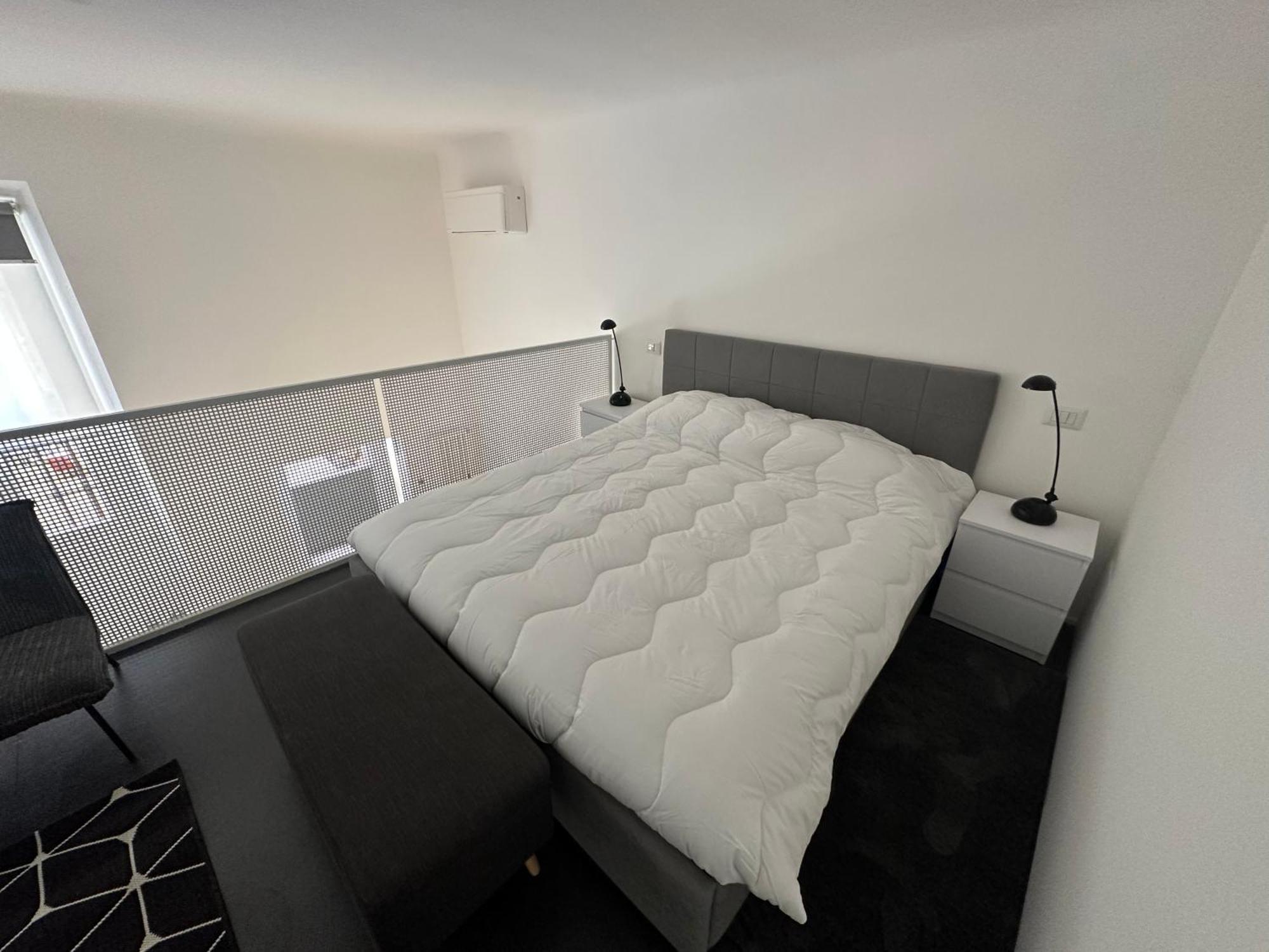 White In Apartment Mailand