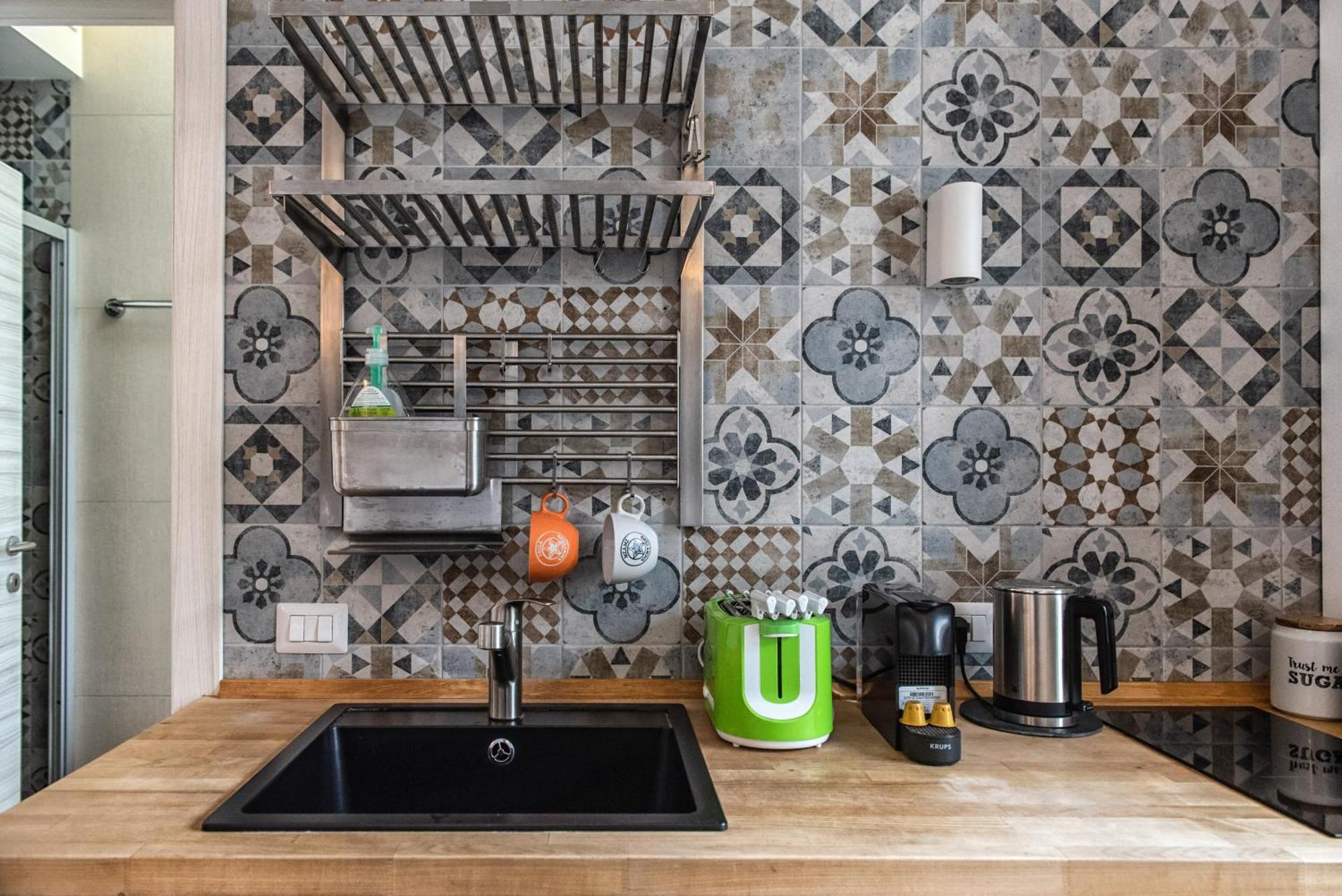 Luxury Cozy By Station - Cafe Apartment Mailand