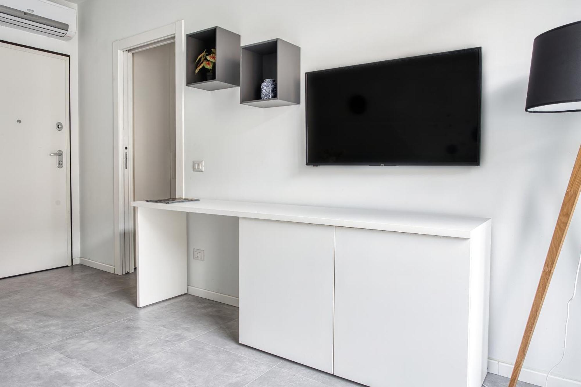 Sleek Abode In Maciachini *