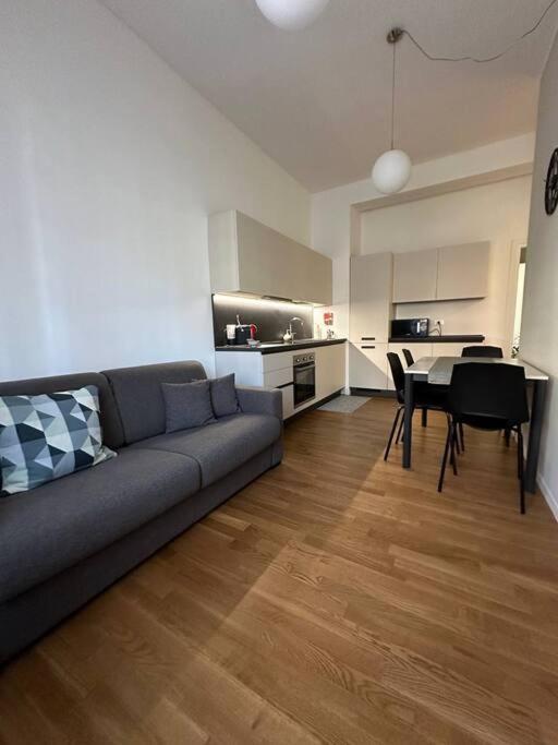 Nolo62, A Nifty Flat In *