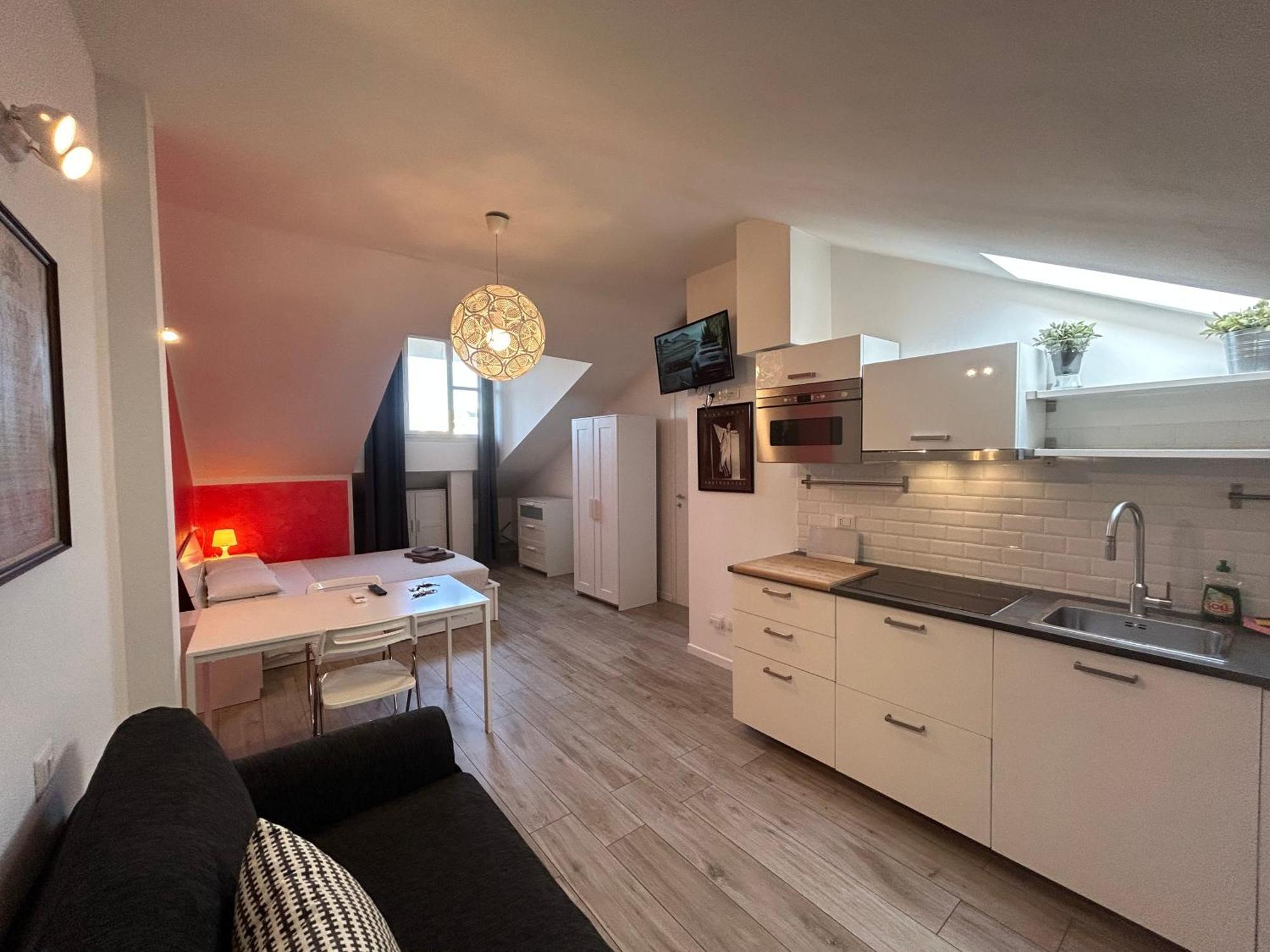 Apartamento Mansarda Open Space Vicino Zona Isola Milão