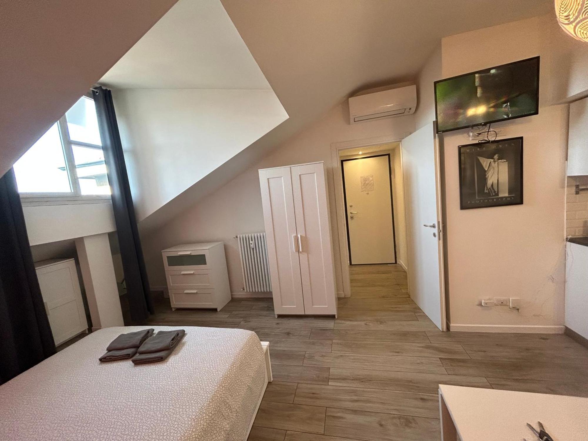 Apartamento Mansarda Open Space Vicino Zona Isola *