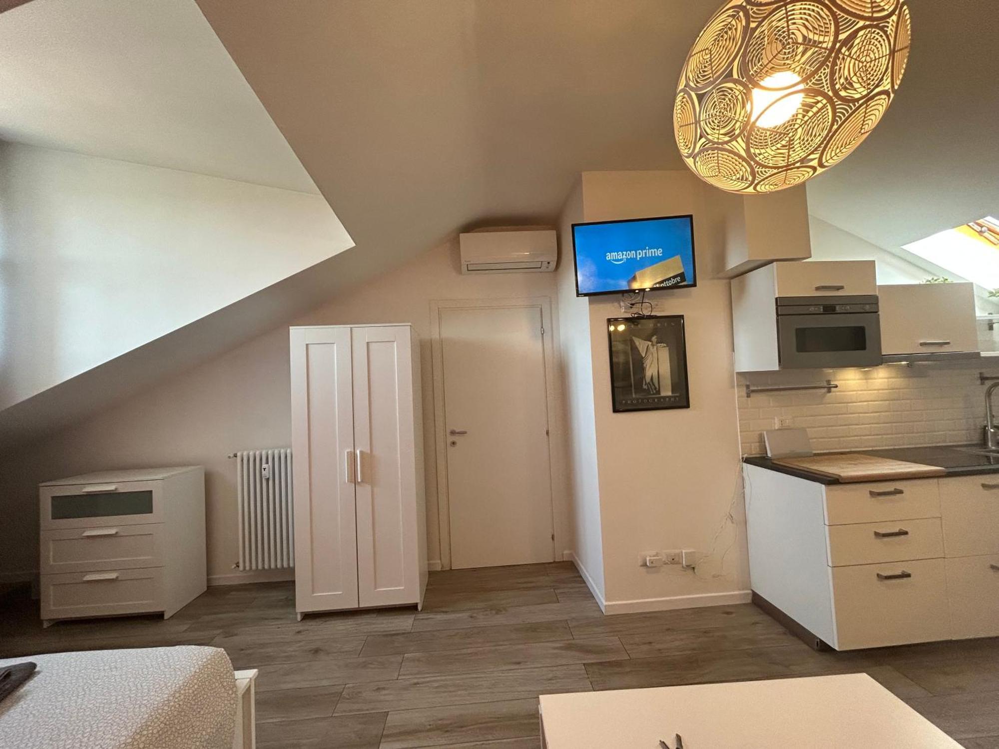 Apartamento Mansarda Open Space Vicino Zona Isola Milão