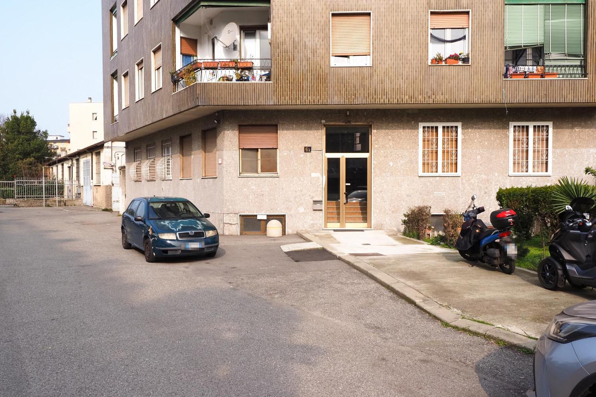 Bonomelli Con Posto Auto Fondazione Prada Milão