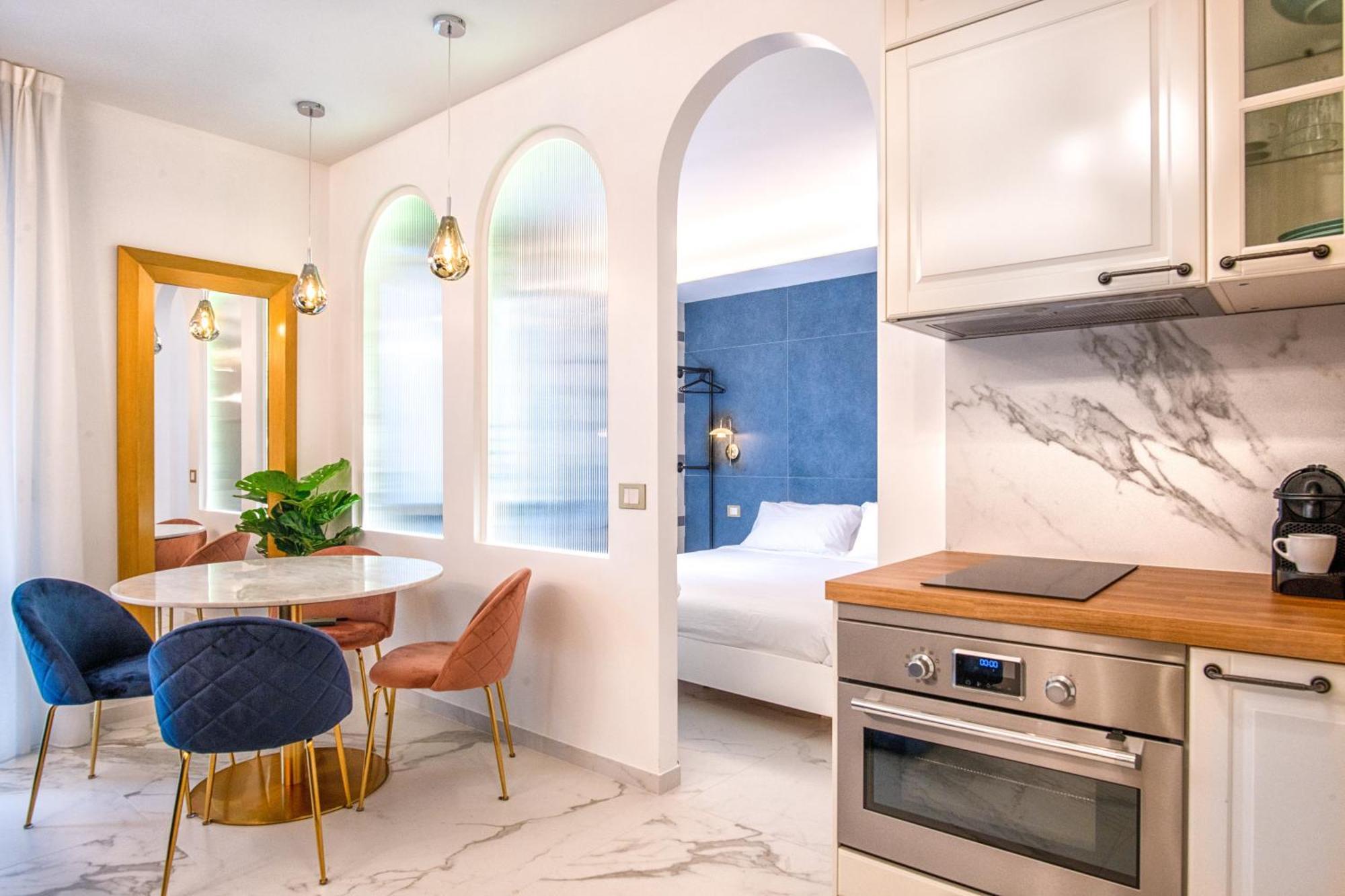 Ms Marple Luxury Station Apartment