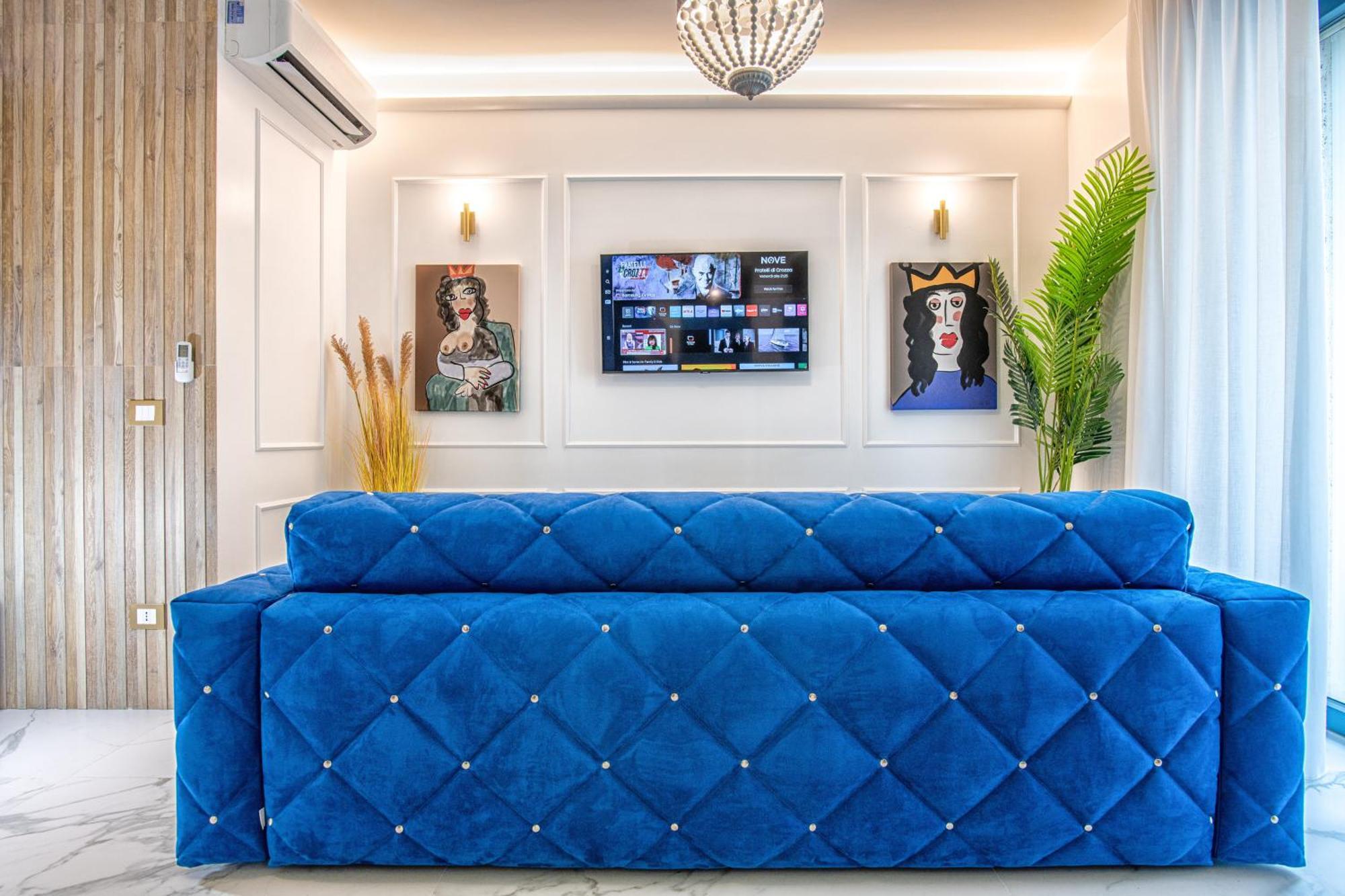 Ms Marple Luxury Station Apartment