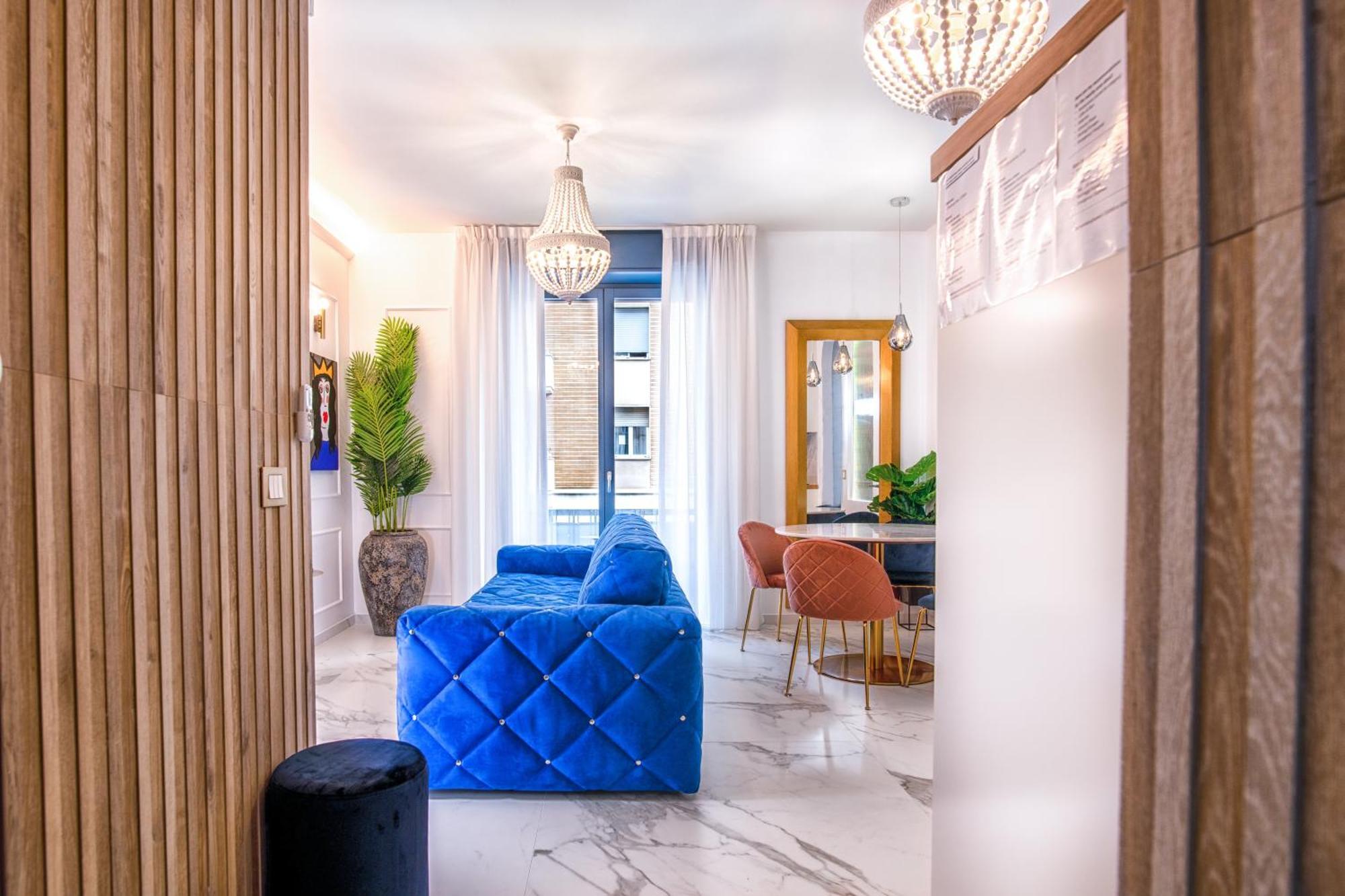 Ms Marple Luxury Station Apartment