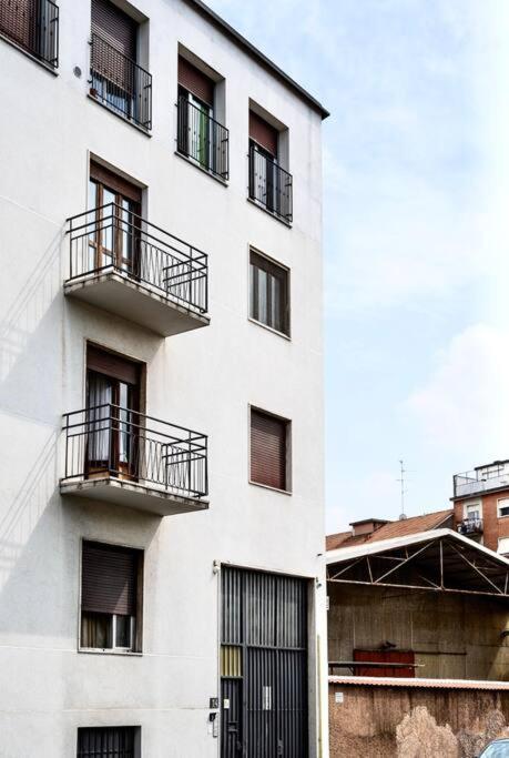 Dynamic In Apartment Milan