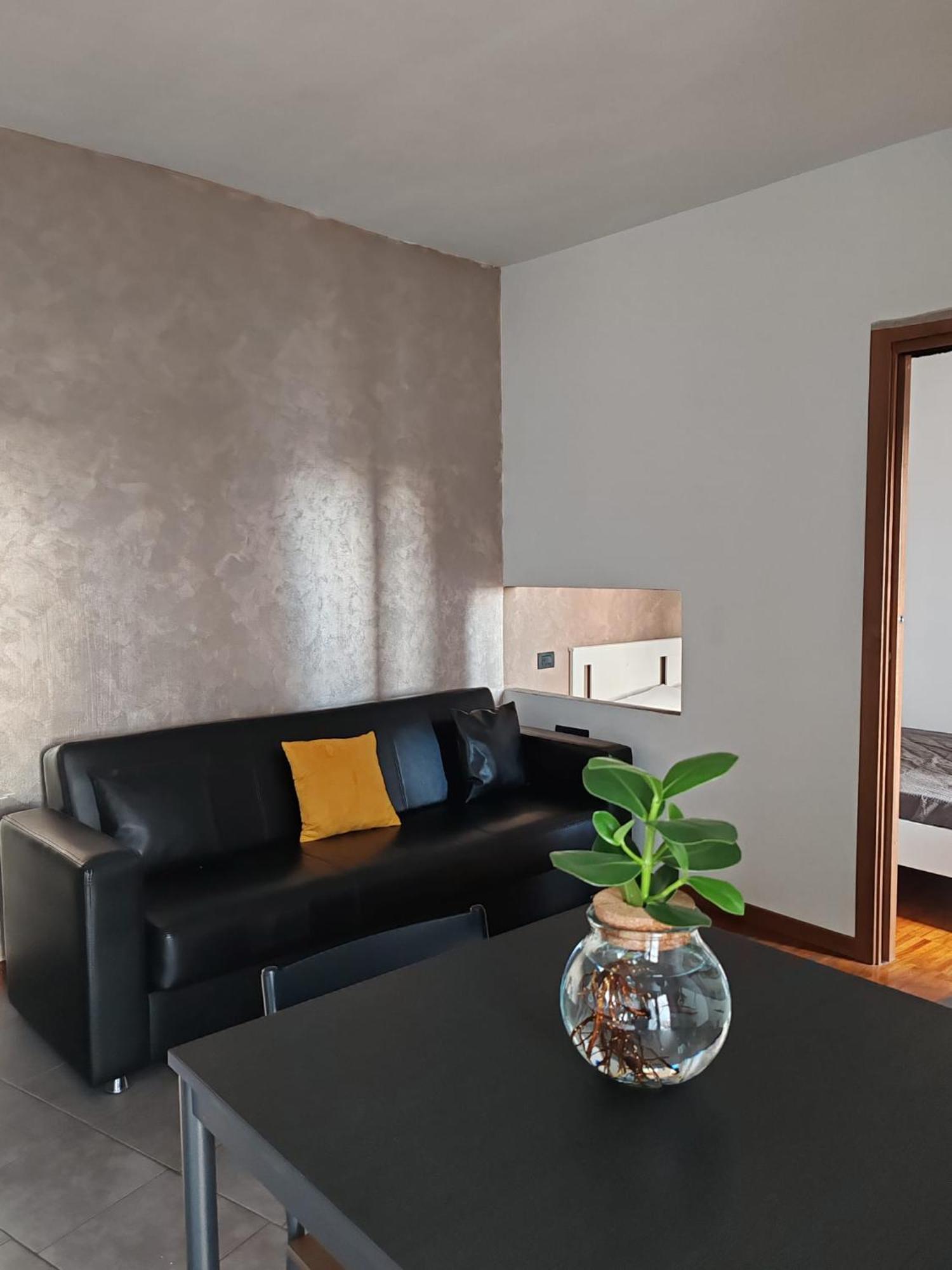 Terrazzo Di Bicocca M5 Niguarda M3 Zara & Garibaldi Station Apartment Milan