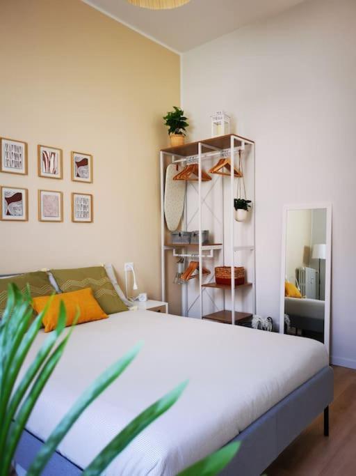 Apartment Sunny Flat 50 Meters From The Metro Mailand