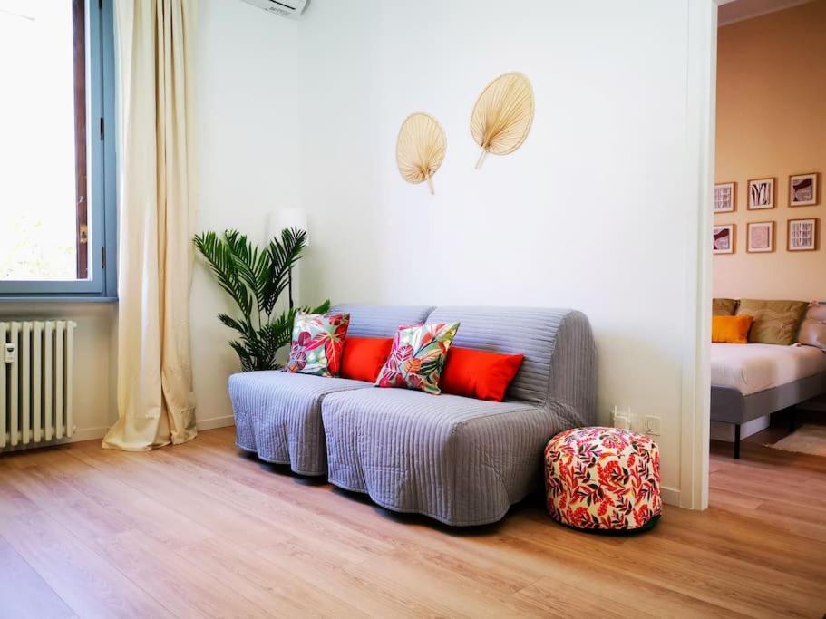 Sunny Flat 50 Meters From The Metro Mailand