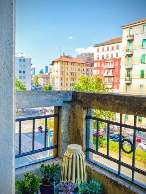 Apartment Sunny Flat 50 Meters From The Metro Mailand