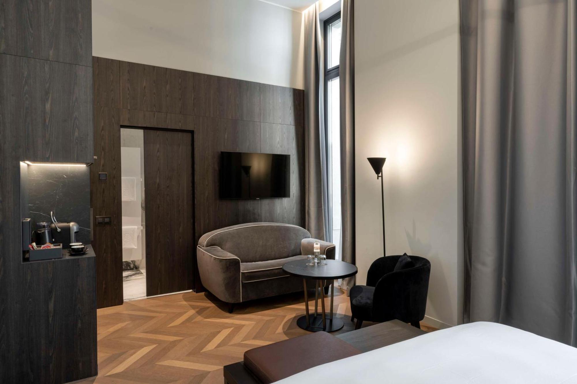 Radisson Collection Hotel, Palazzo Touring Club Milão