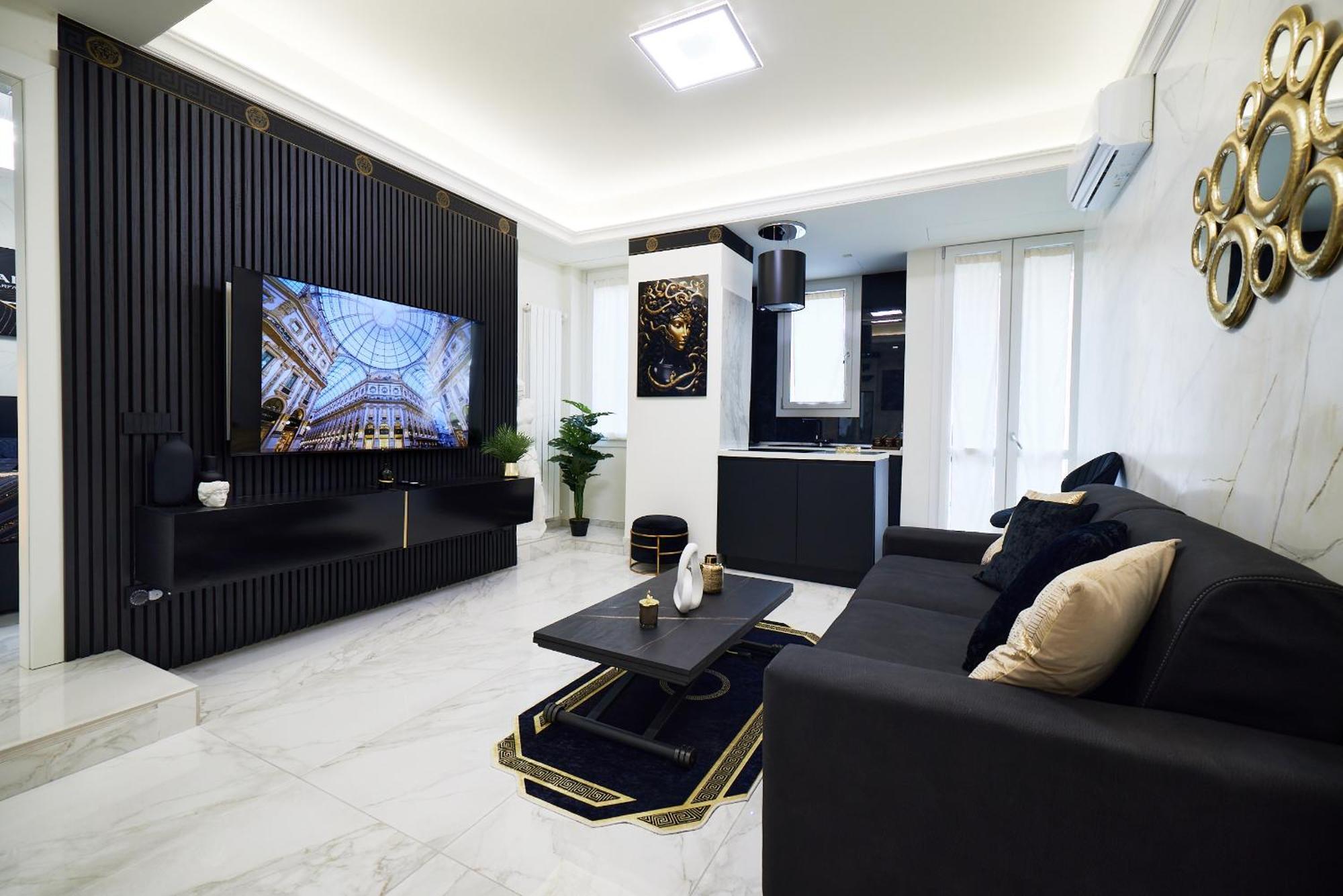 Italian Fashion - Luxurious Marble City Center Mailand