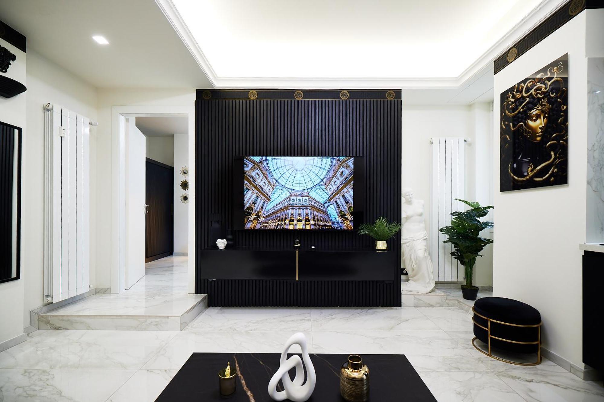 Italian Fashion - Luxurious Marble City Center Mailand
