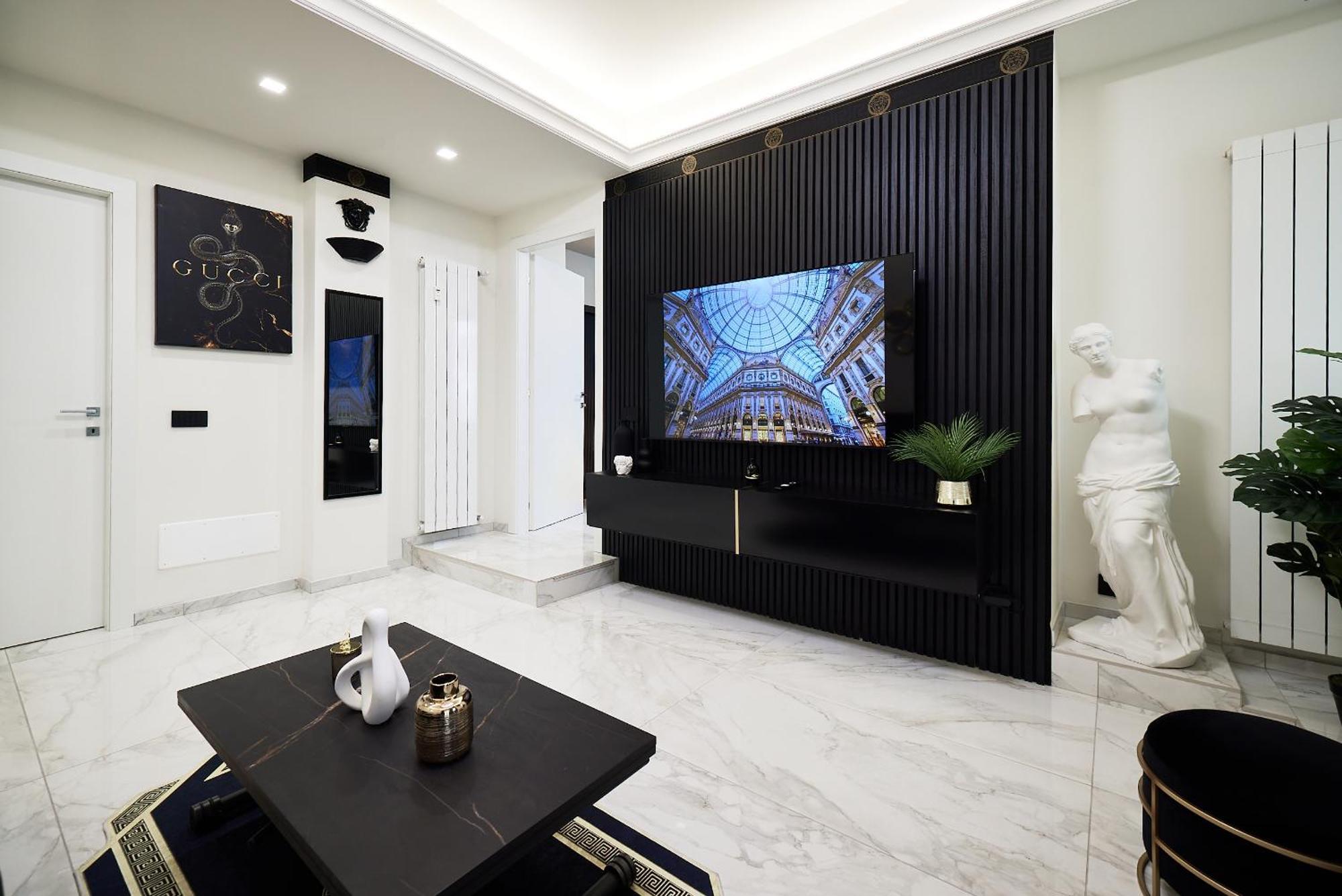 Italian Fashion - Luxurious Marble City Center Apartment