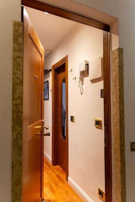 Porta Nuova Moscova: Cozy Near Duomo! Apartment *