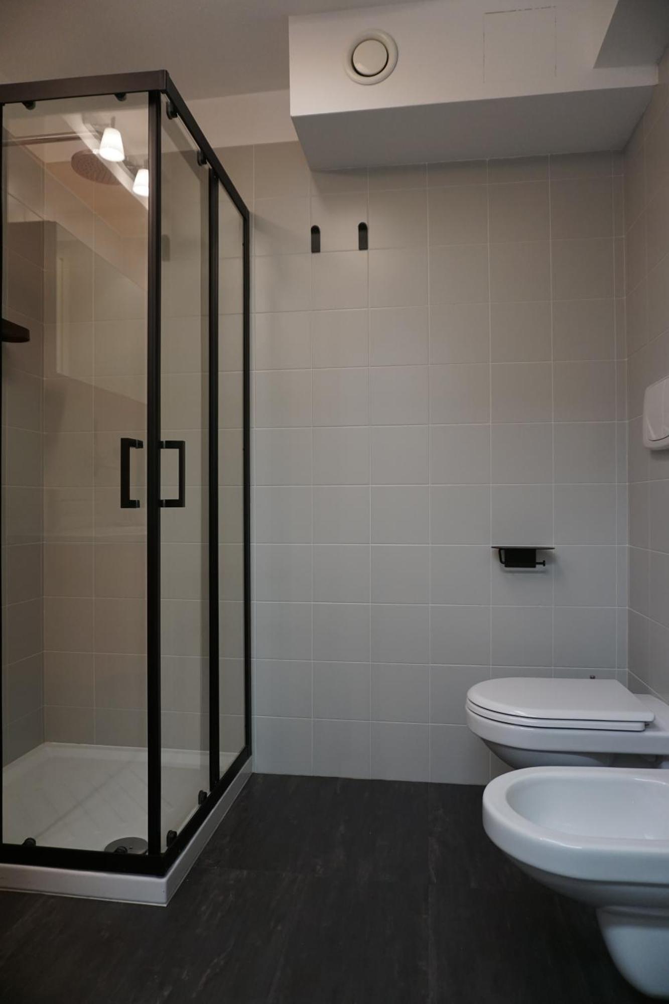 Space Loft - Close To M5 Subway - Free Parking - Sky & Netflix Tv Apartment *
