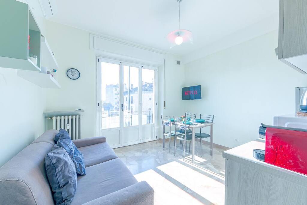 Apartment Navigli - Downtown - Duomo Spacious Two Bedroom - Close To Metro - Ac - Wi-fi