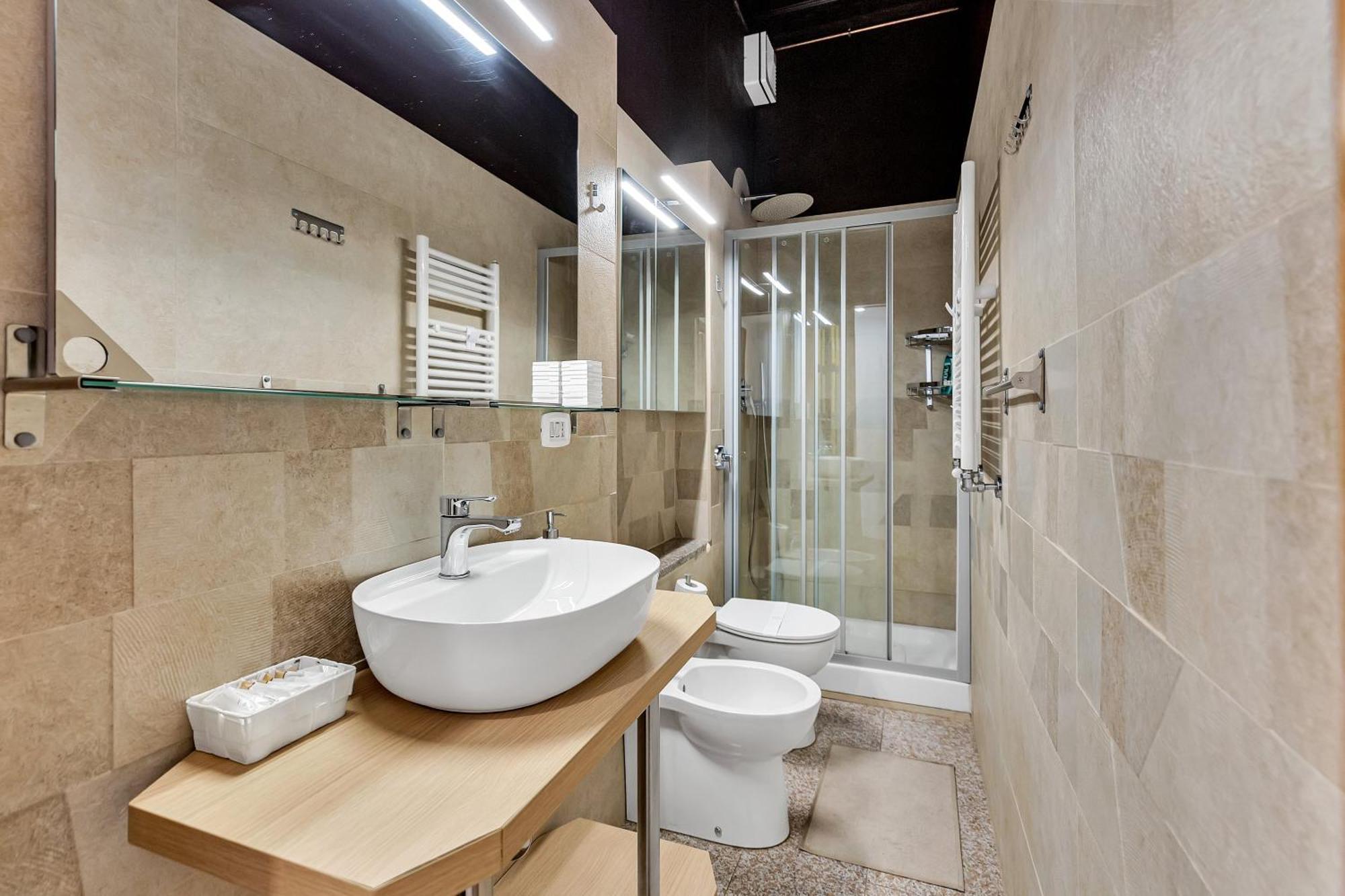 Charming & Bright In The Heart Of - Balcony Apartment Milan
