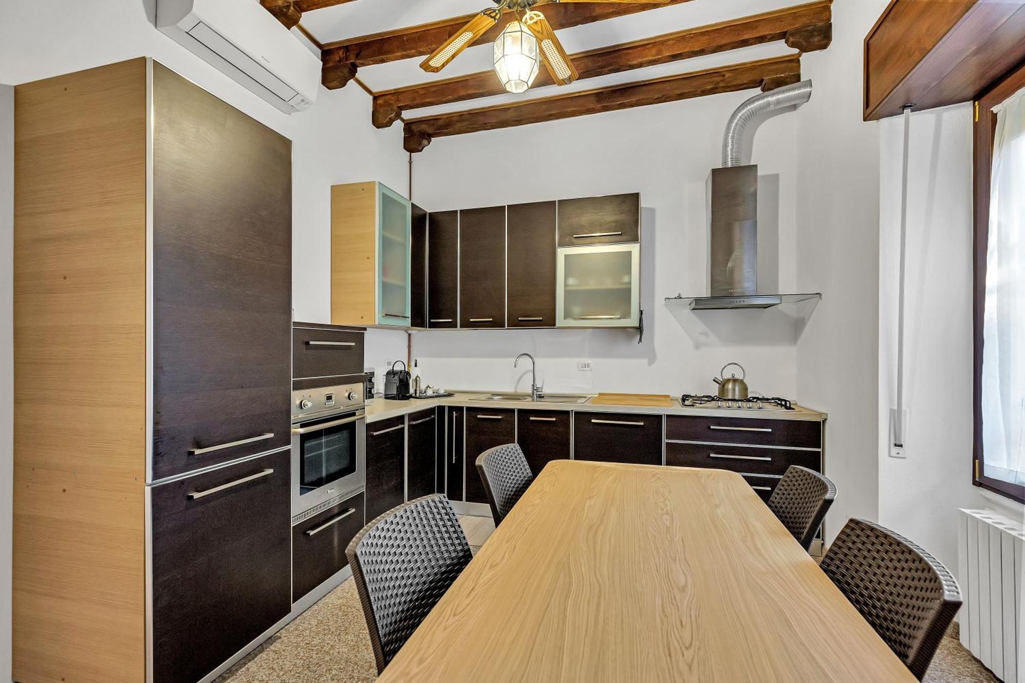 Apartment Charming & Bright In The Heart Of - Balcony *