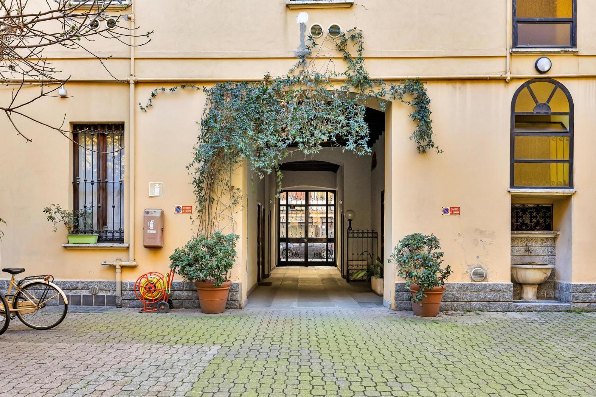 Charming & Bright In The Heart Of - Balcony Apartment Milan