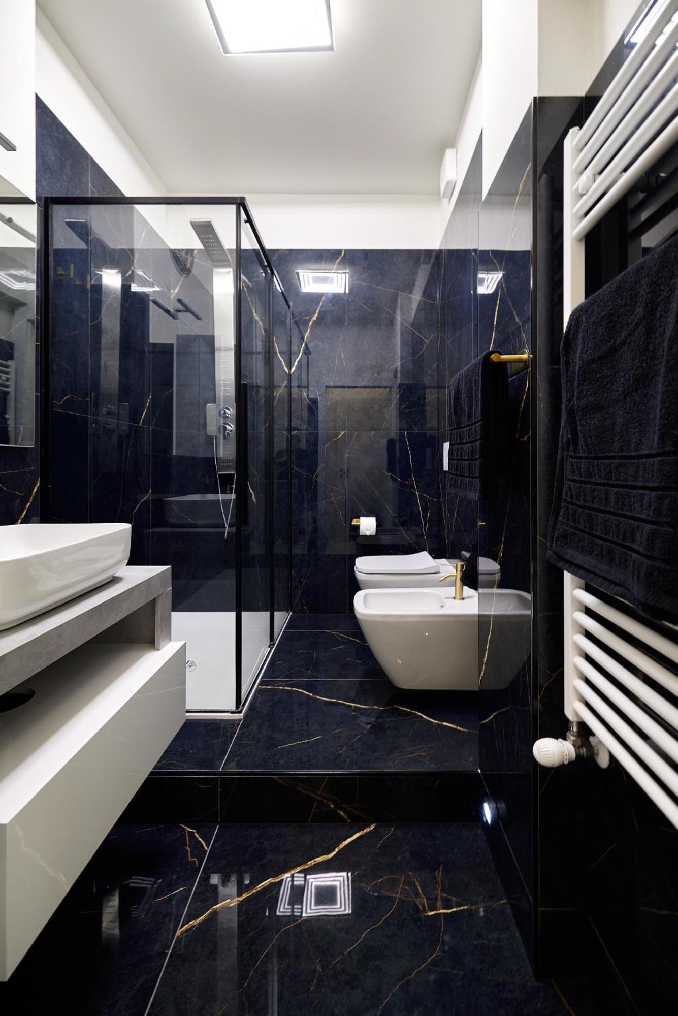 Italian Fashion - Luxurious Marble City Center Apartment *