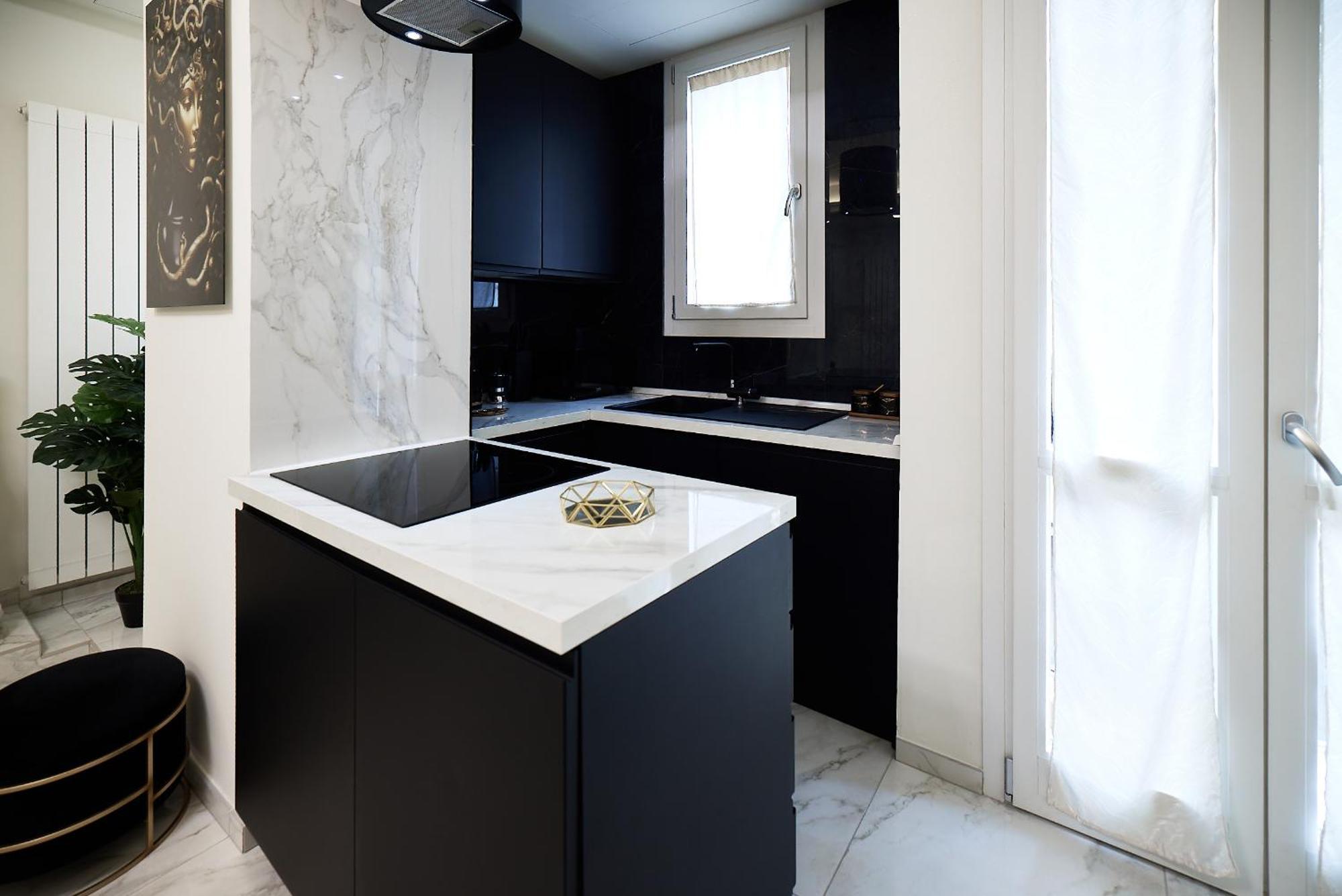 Italian Fashion - Luxurious Marble City Center * Mailand