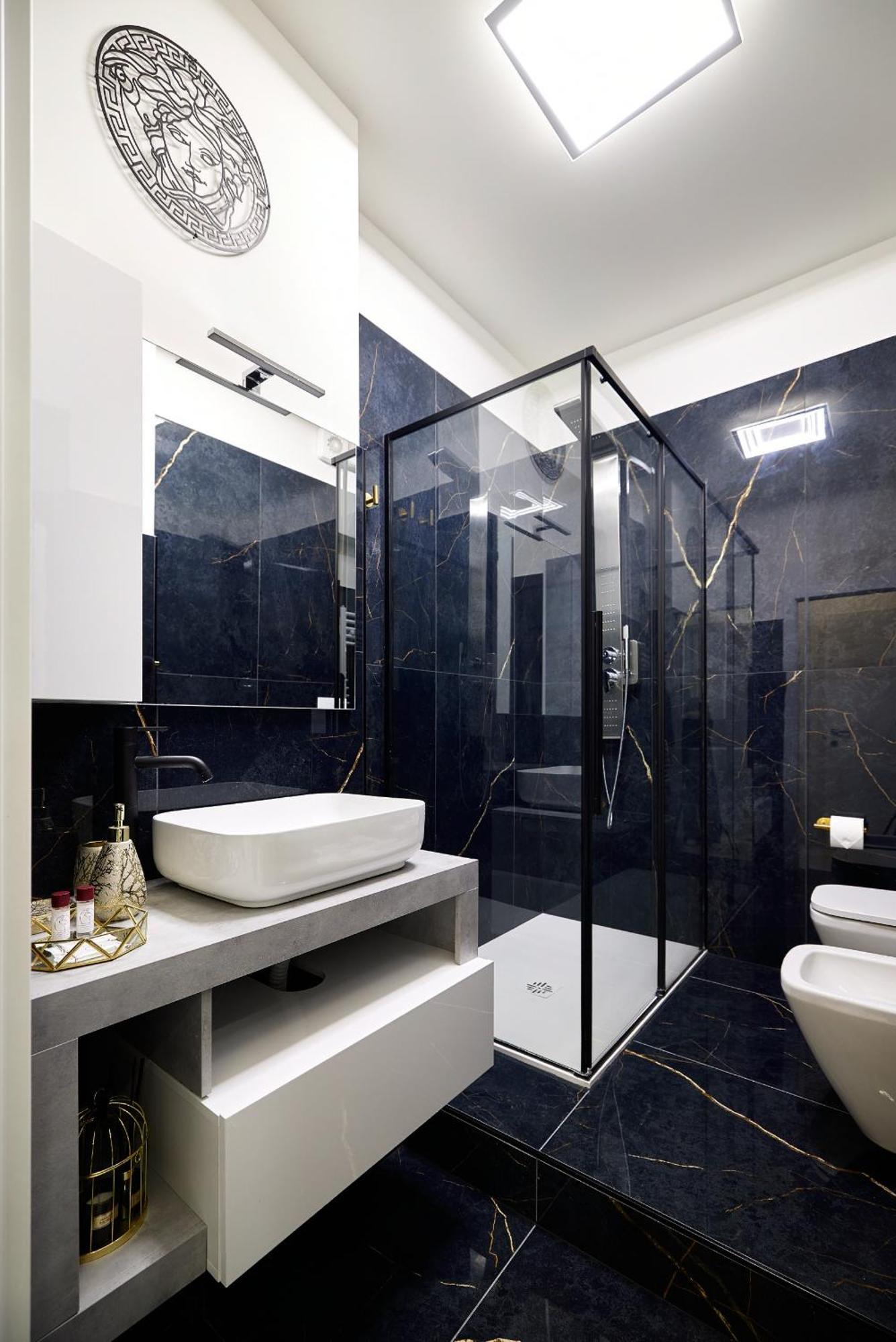 Apartment Italian Fashion - Luxurious Marble City Center