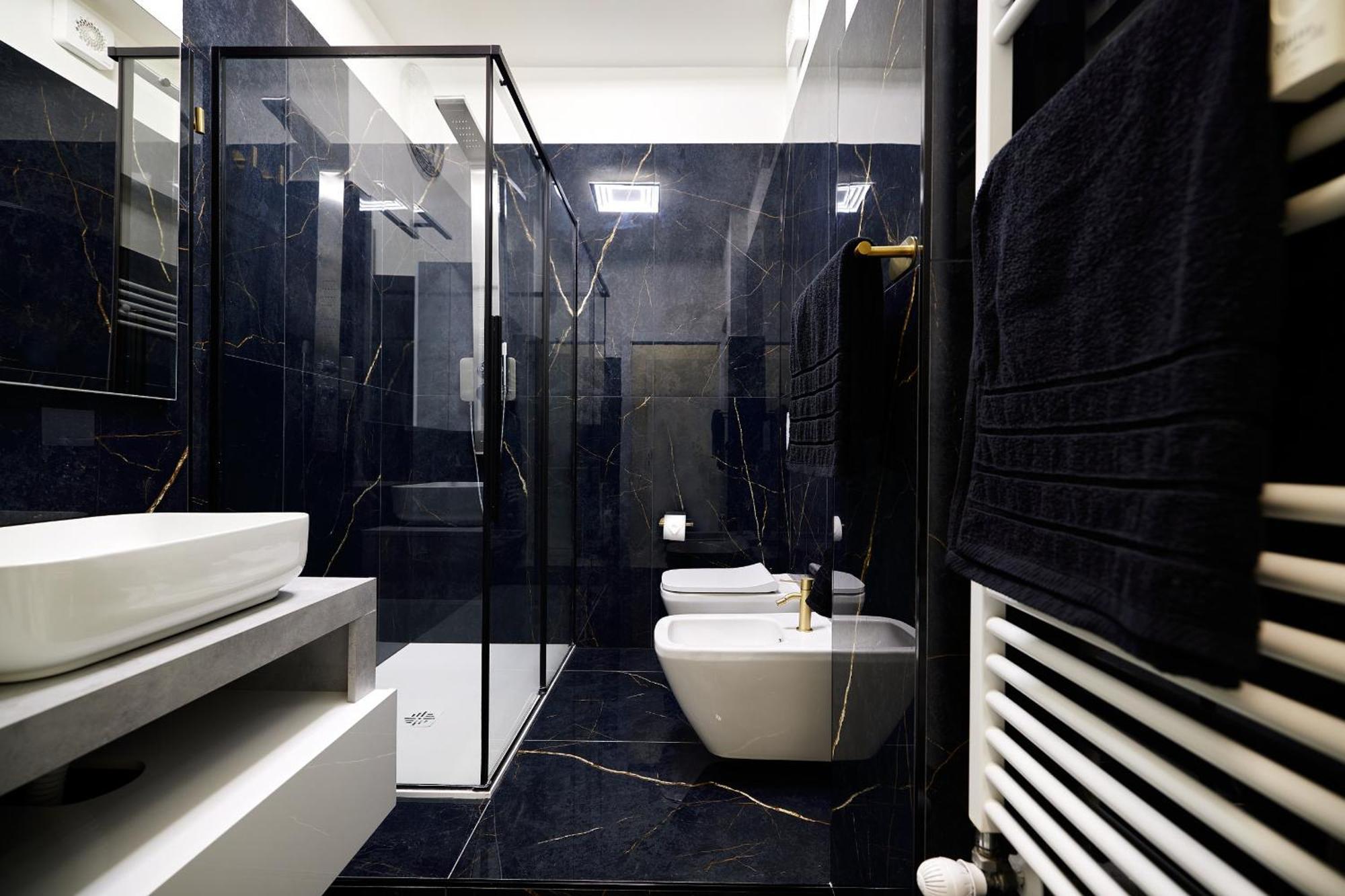 Italian Fashion - Luxurious Marble City Center Mailand