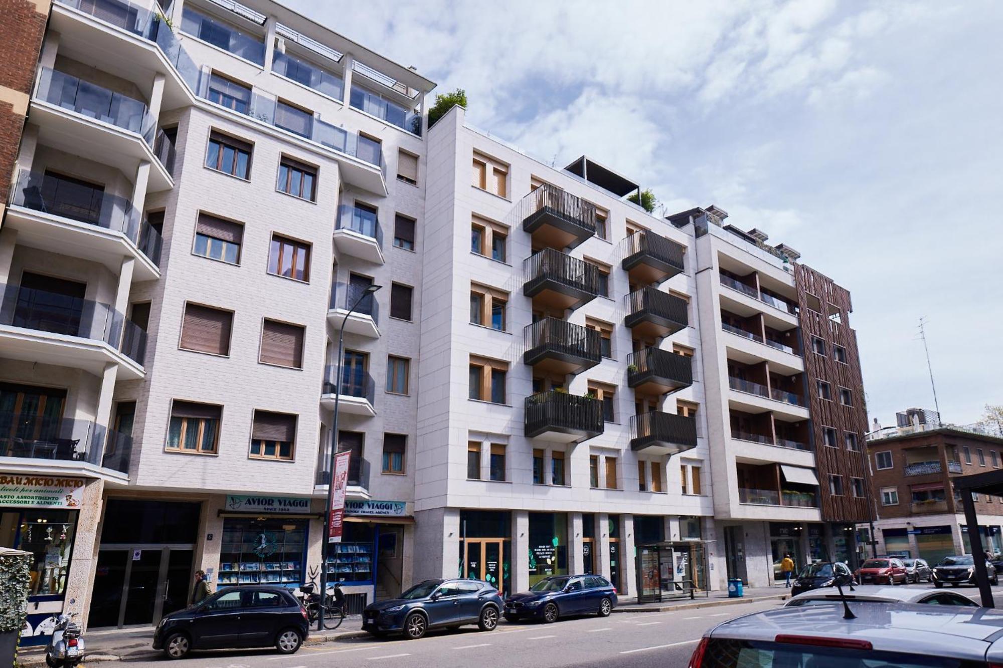 Italian Fashion - Luxurious Marble City Center
