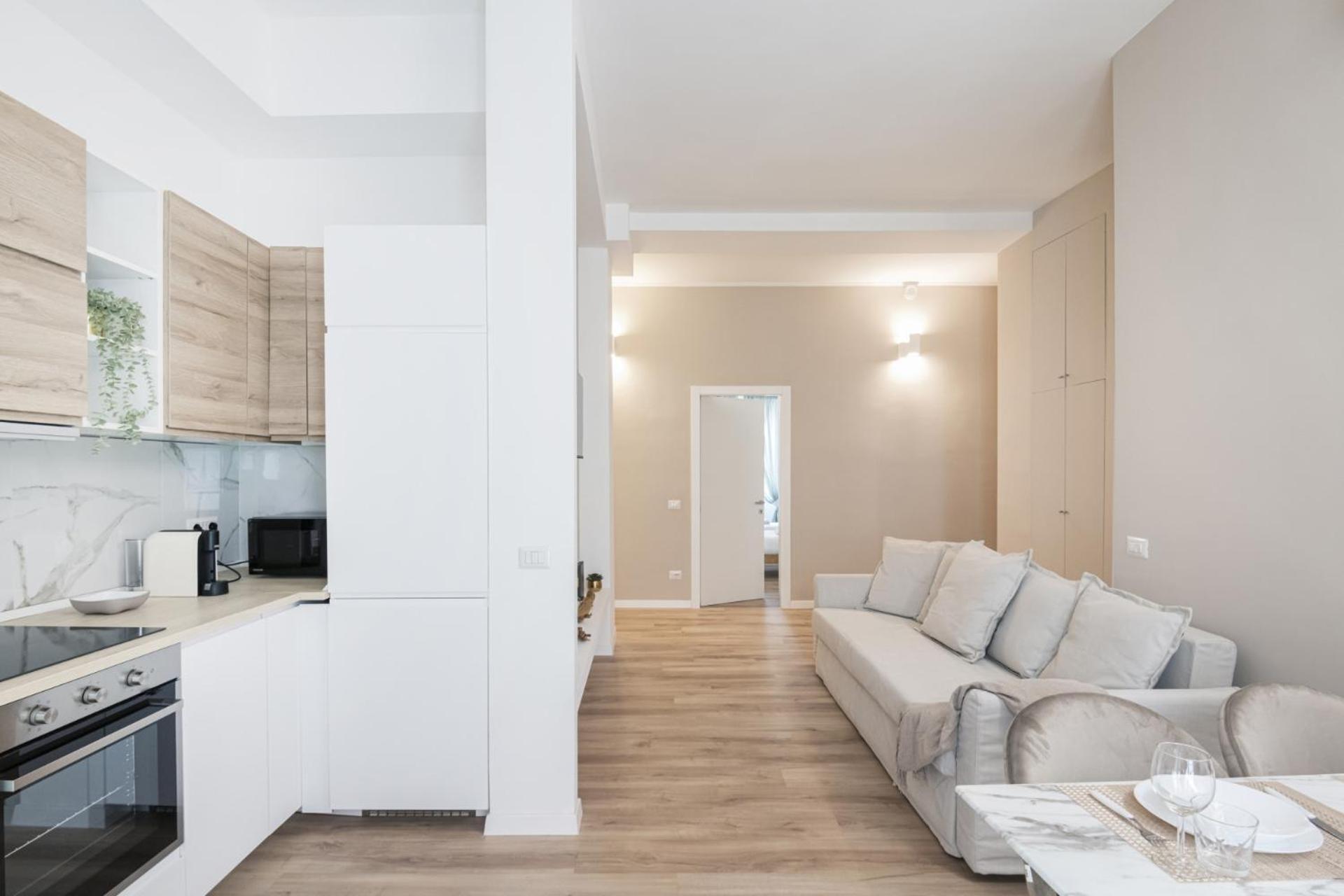 Easylife - Golden * Milan