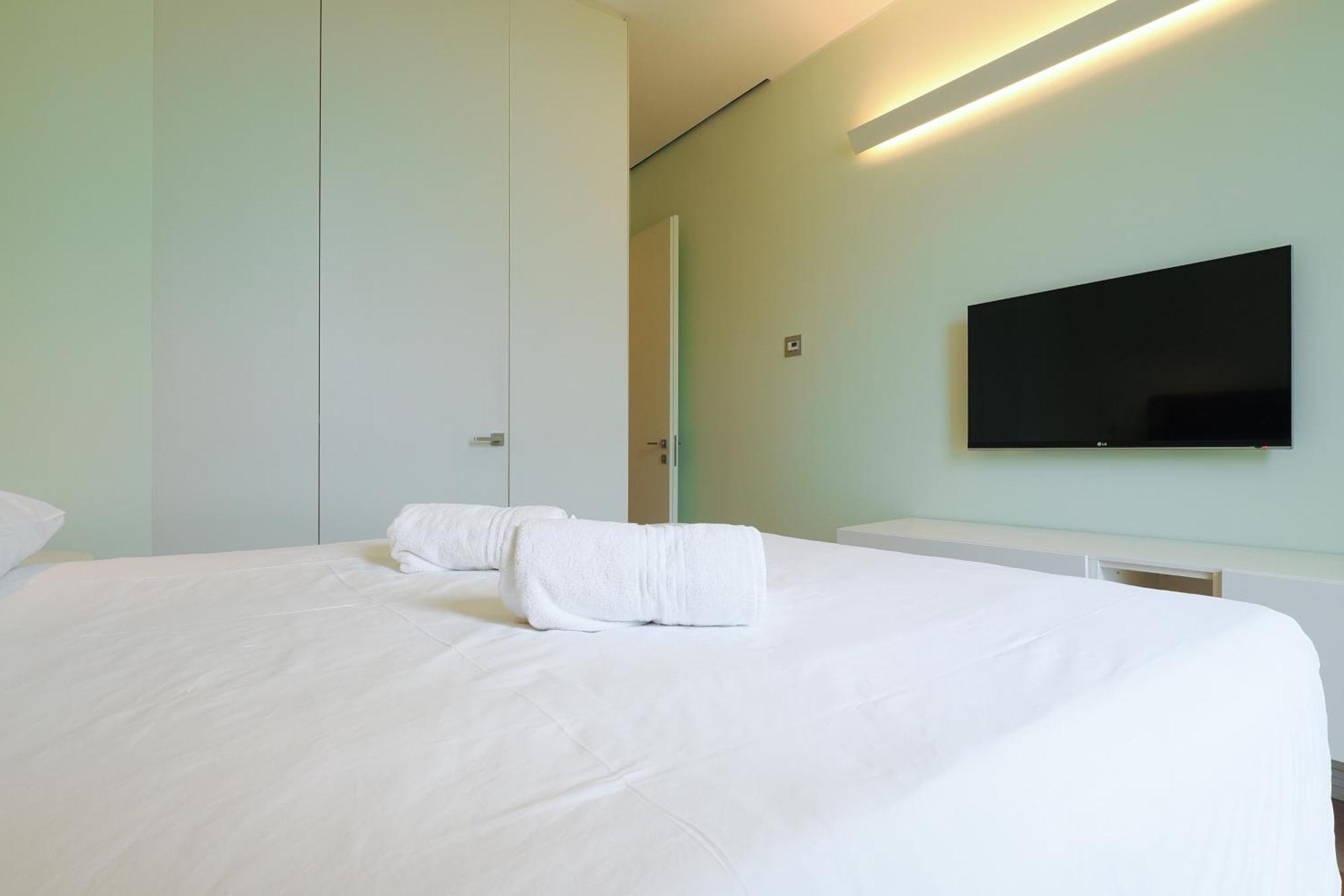 Elegant & Spacious In Solaria - View Mailand