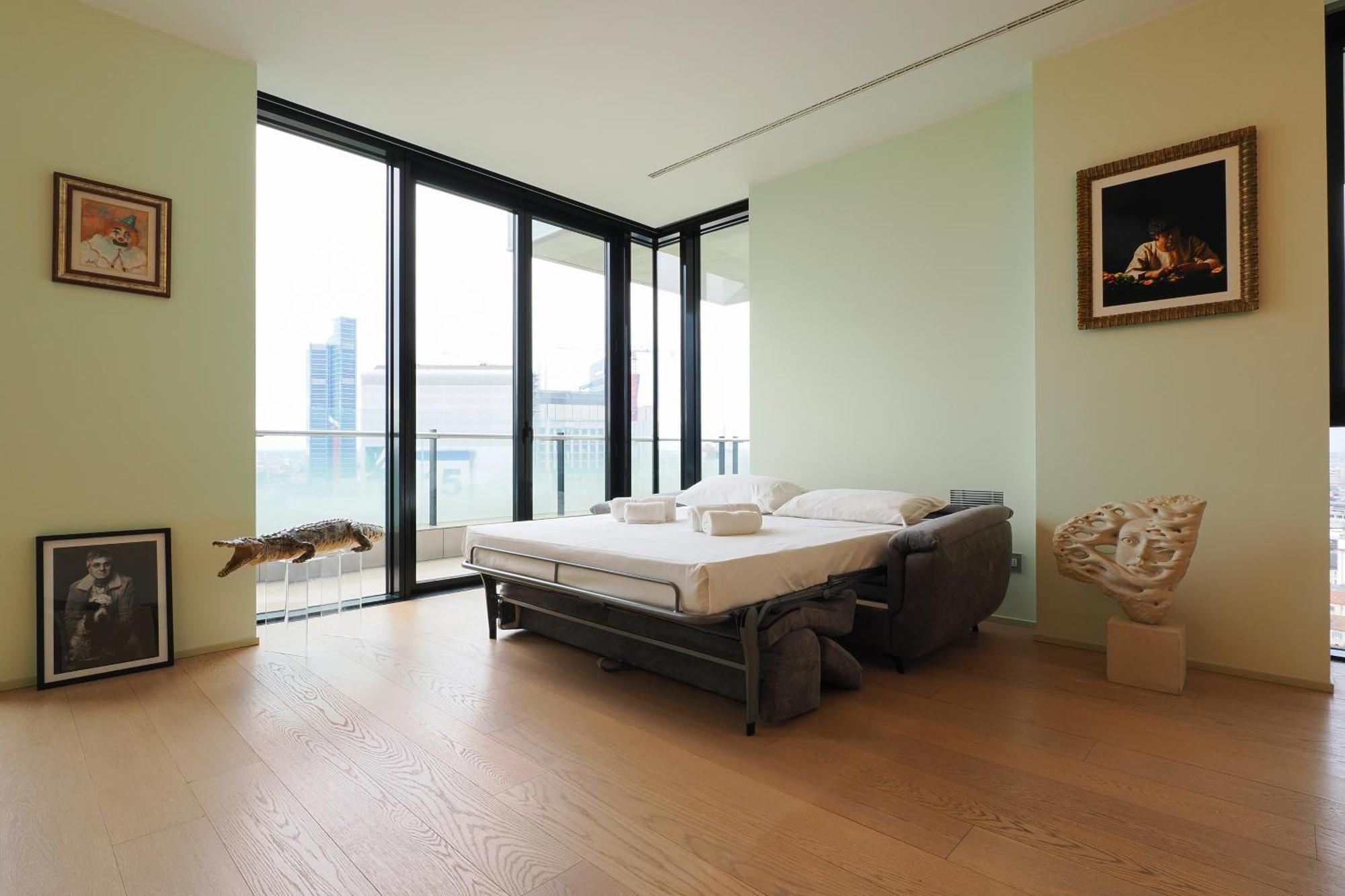 Elegant & Spacious In Solaria - View Apartment