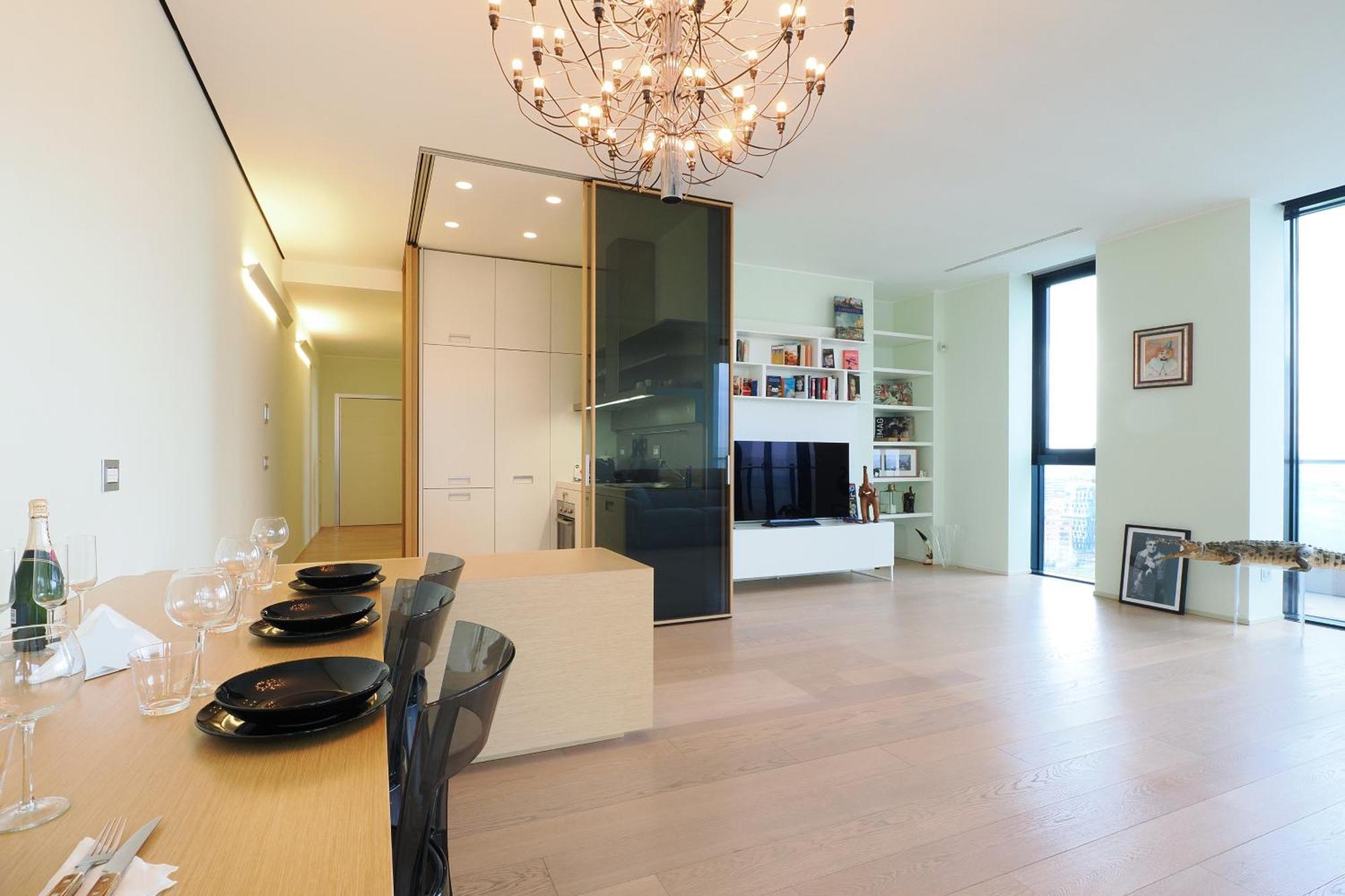 Elegant & Spacious In Solaria - View Milão