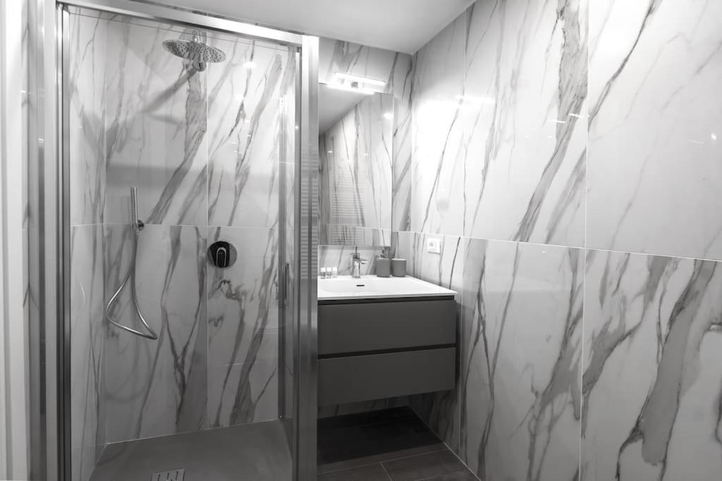 Apartment Duomo Space Free Parking - Private Gym- Metro *