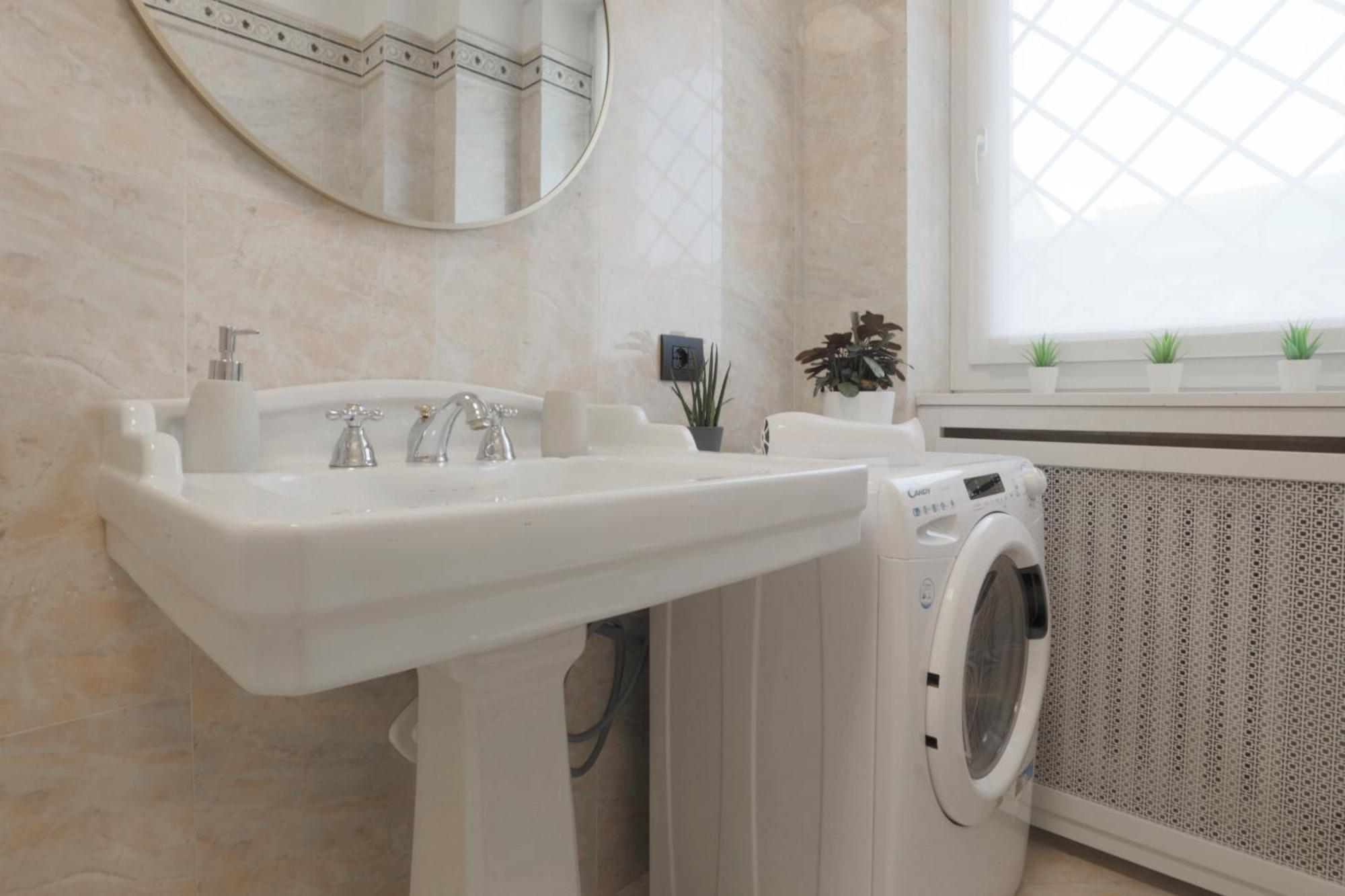 New Modern Flat 10 Minutes Walk From Station Milão