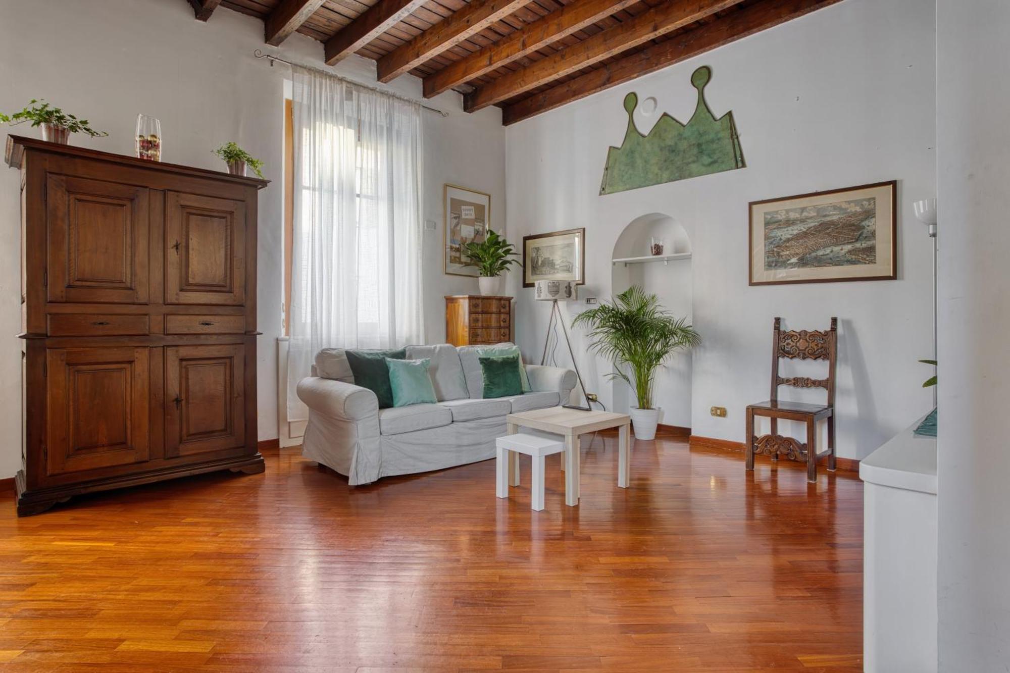 Joivy Spacious Flat, Excellent Centre Access Apartment