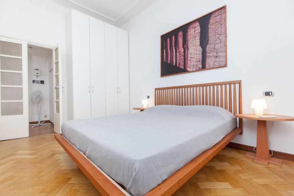 Bright House Center On Subway Lines 1,2 &3 Apartment *