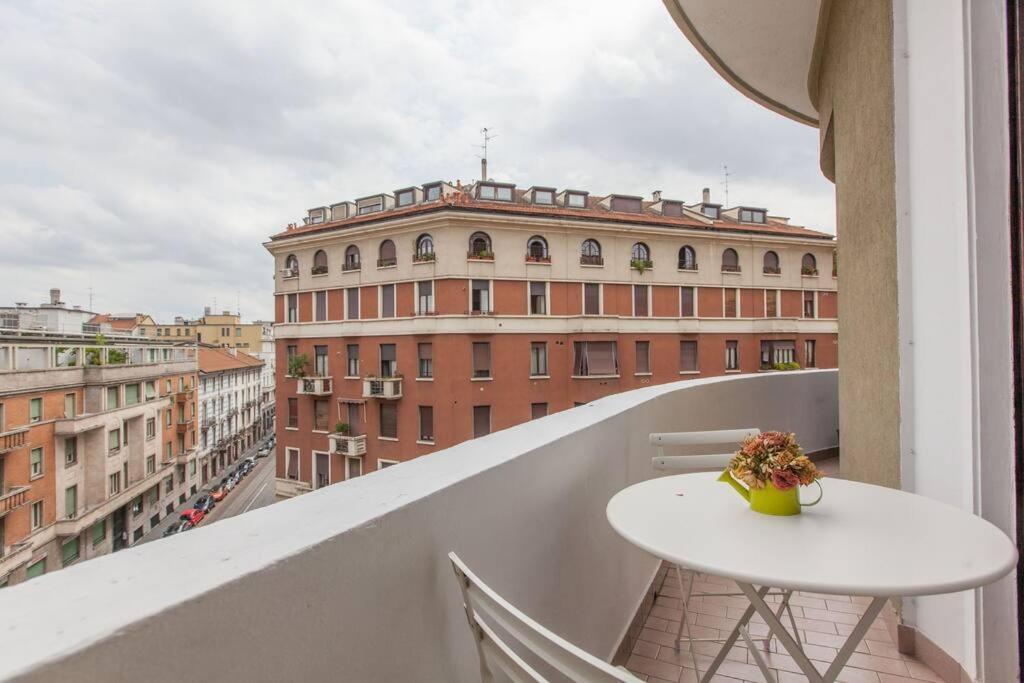 Bright House Center On Subway Lines 1,2 &3 Apartment *
