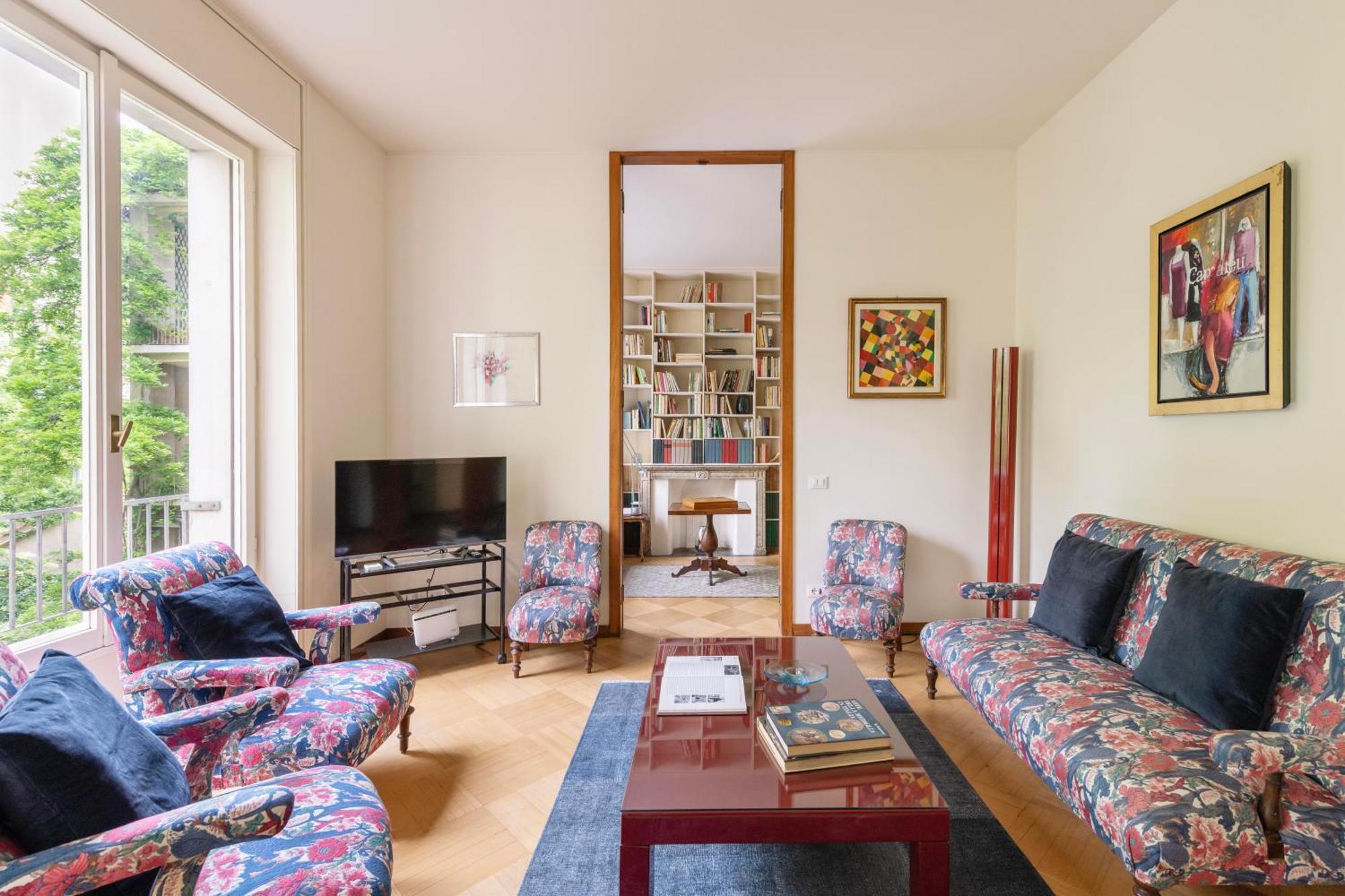 Classy Heritage Home, Center Apartment