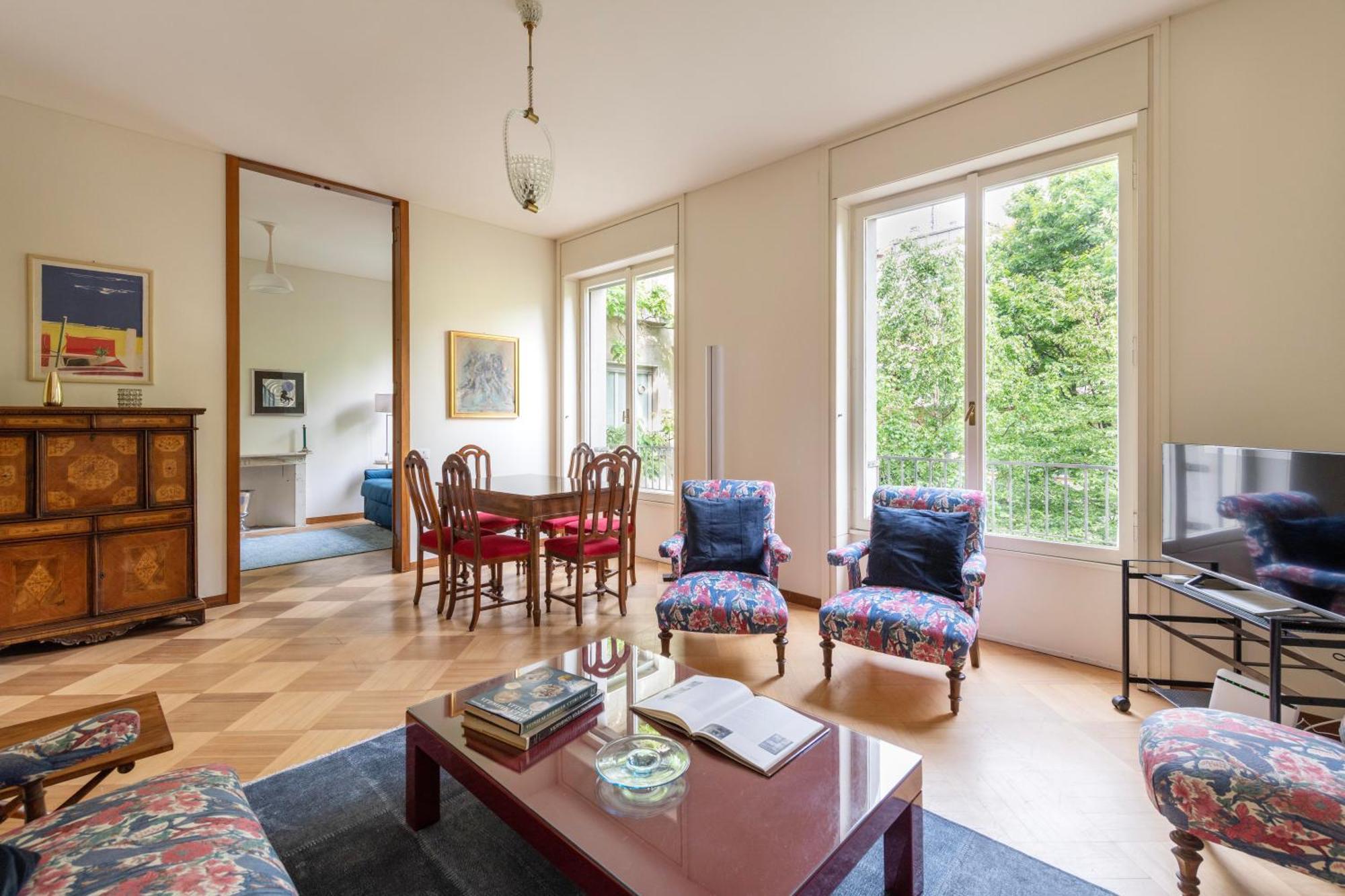 Classy Heritage Home, Center *