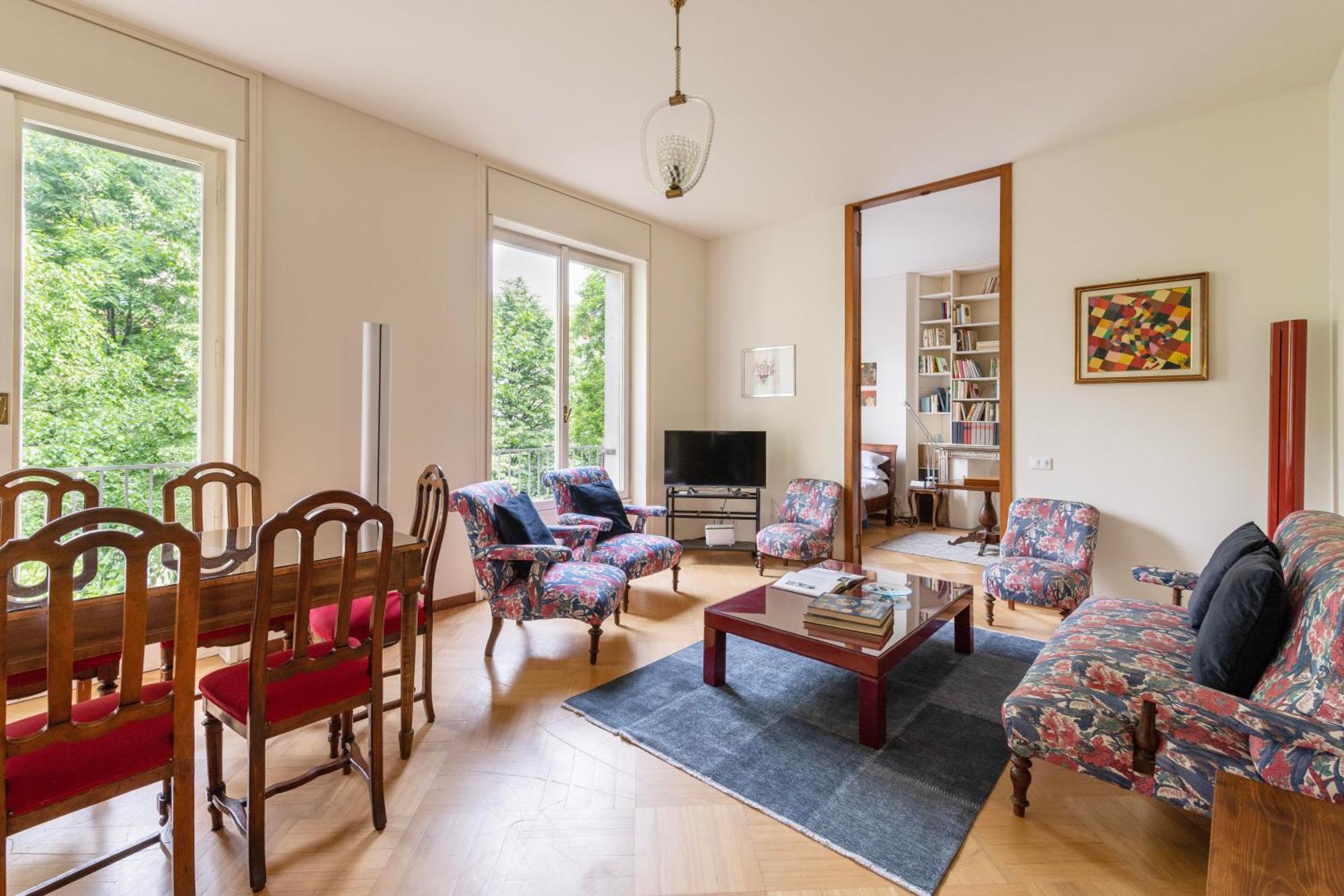 Classy Heritage Home, Center Apartment