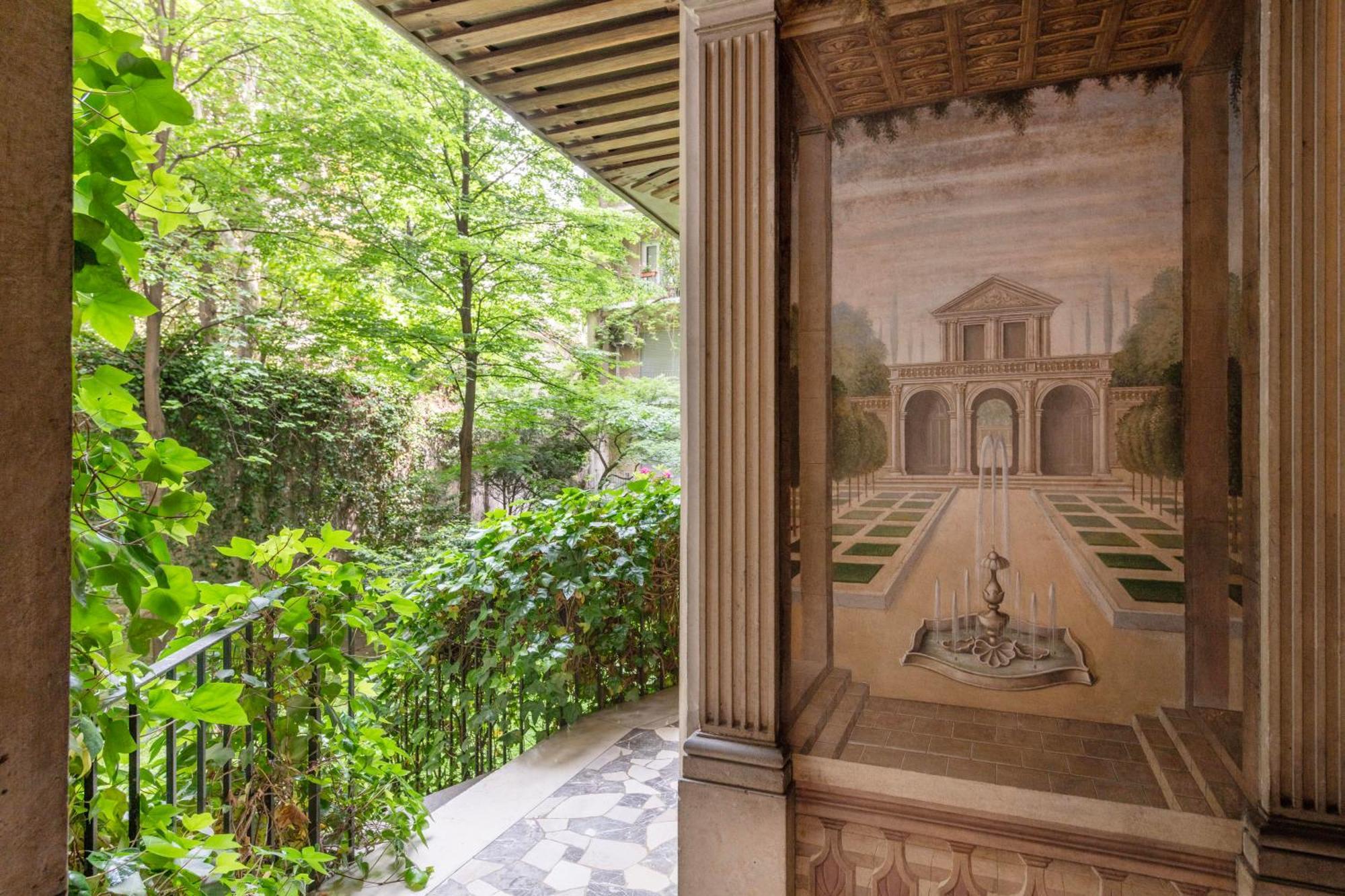 Classy Heritage Home, Center Apartment