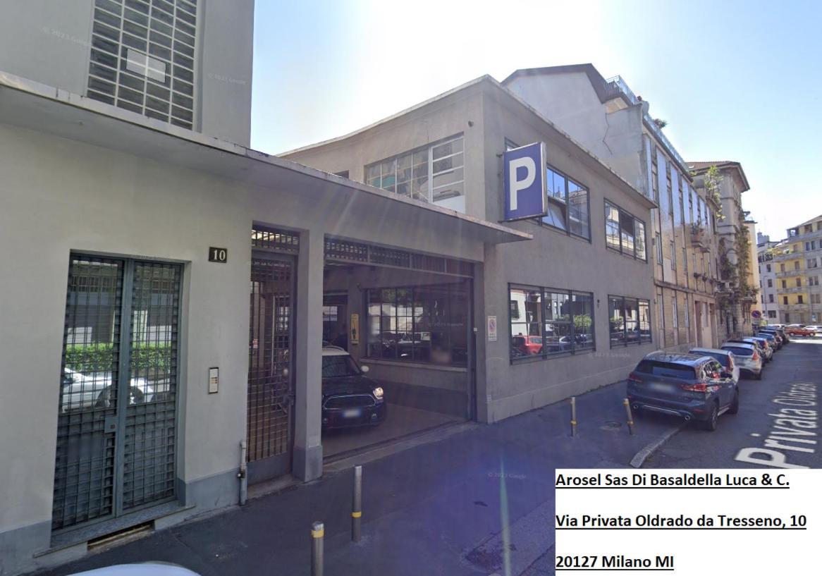 New Modern Flat 10 Minutes Walk From Station * Milão